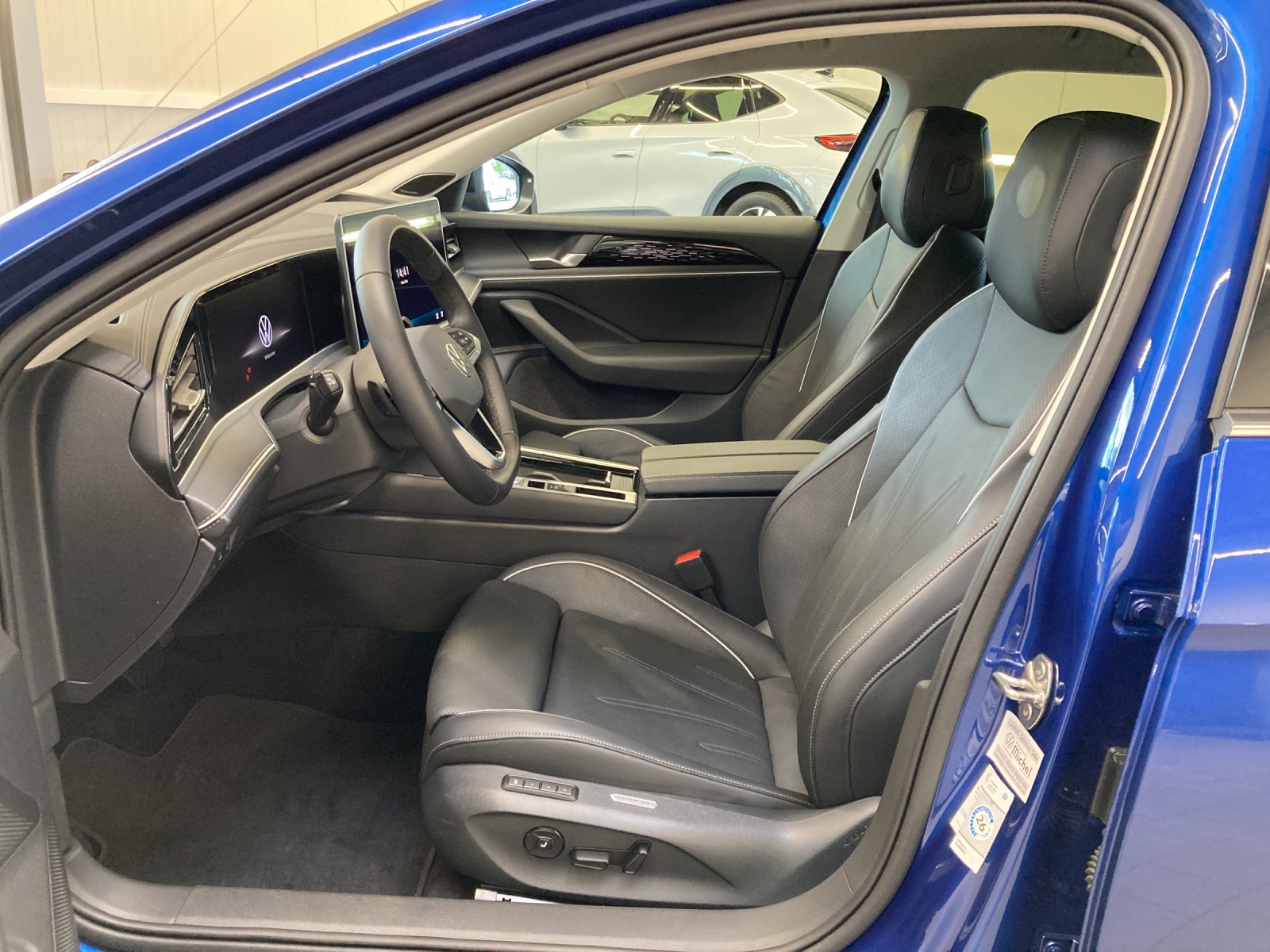 Passat Variant TDI DSG 4M Elegance Leder IQ-Light Standh. DCCpro