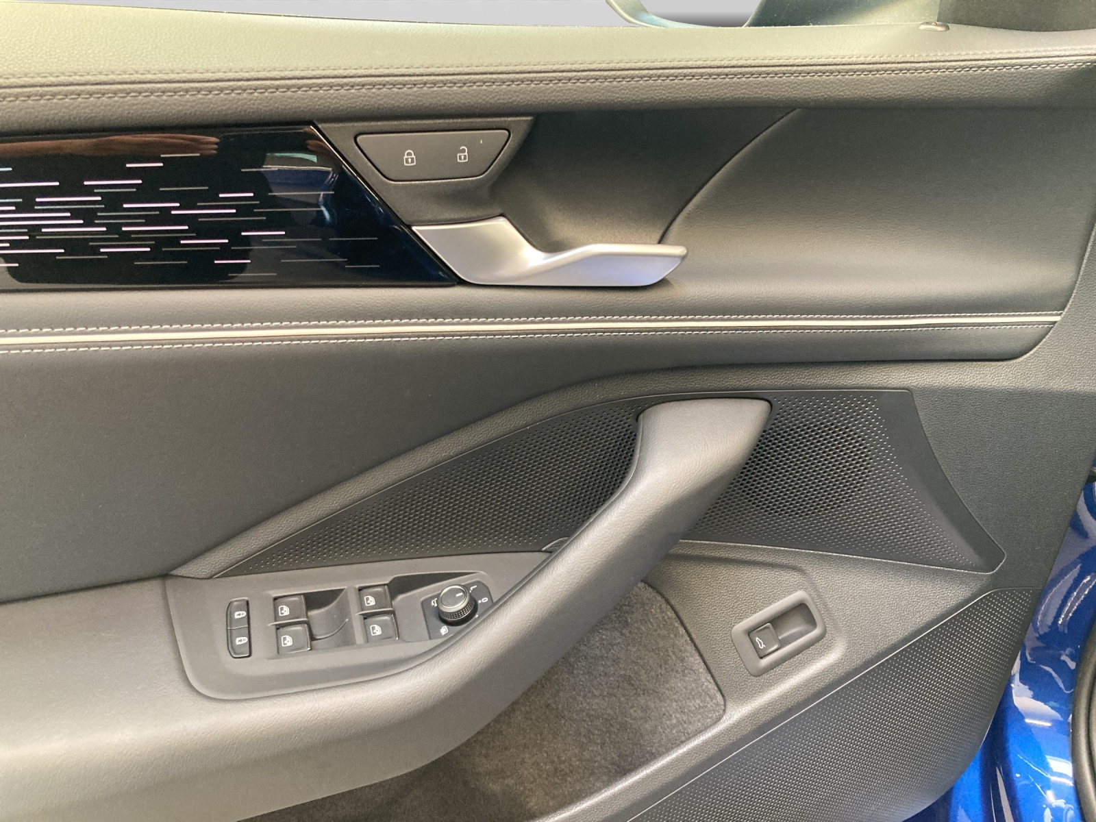 Passat Variant TDI DSG 4M Elegance Leder IQ-Light Standh. DCCpro