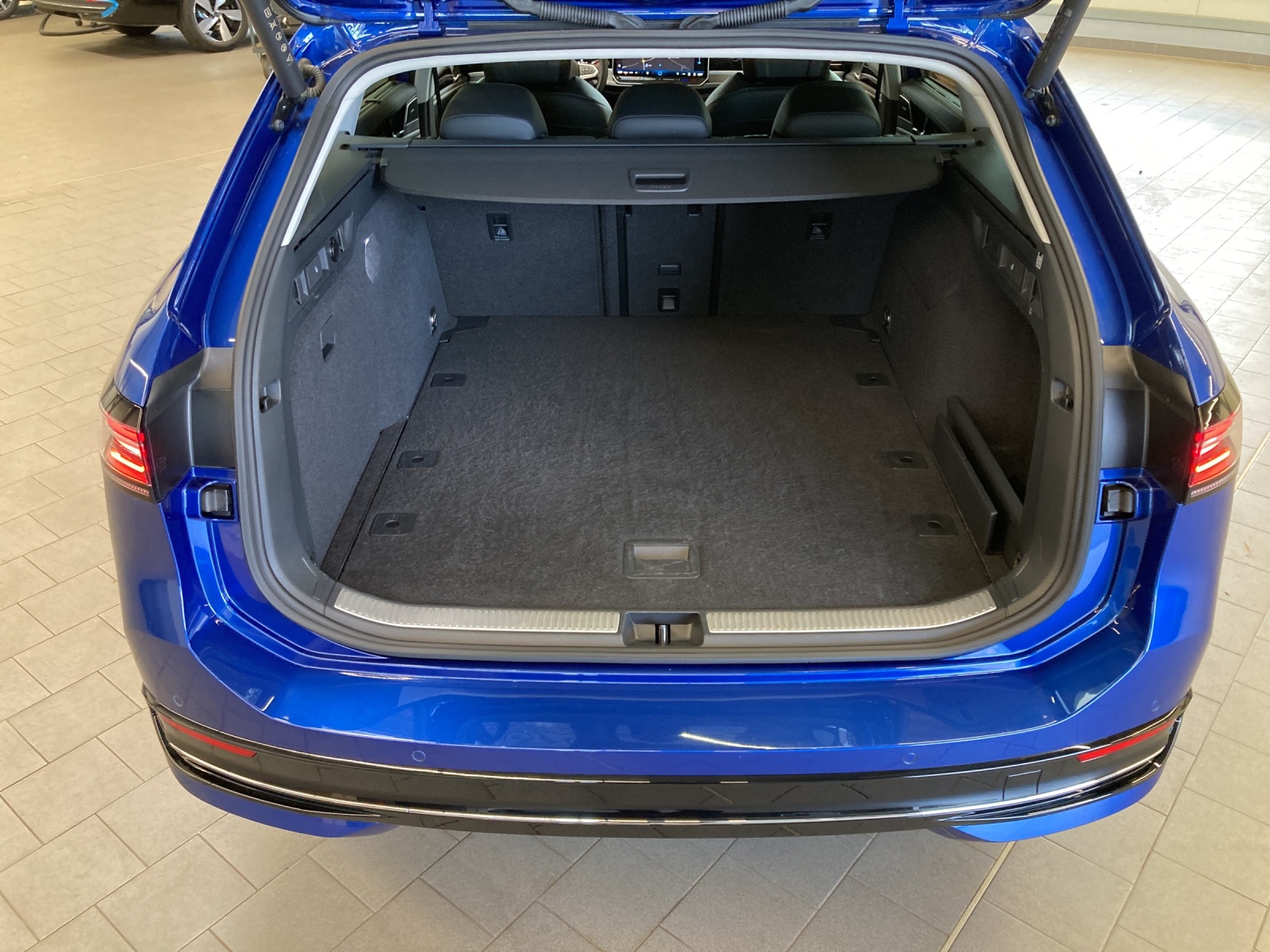 Passat Variant TDI DSG 4M Elegance Leder IQ-Light Standh. DCCpro