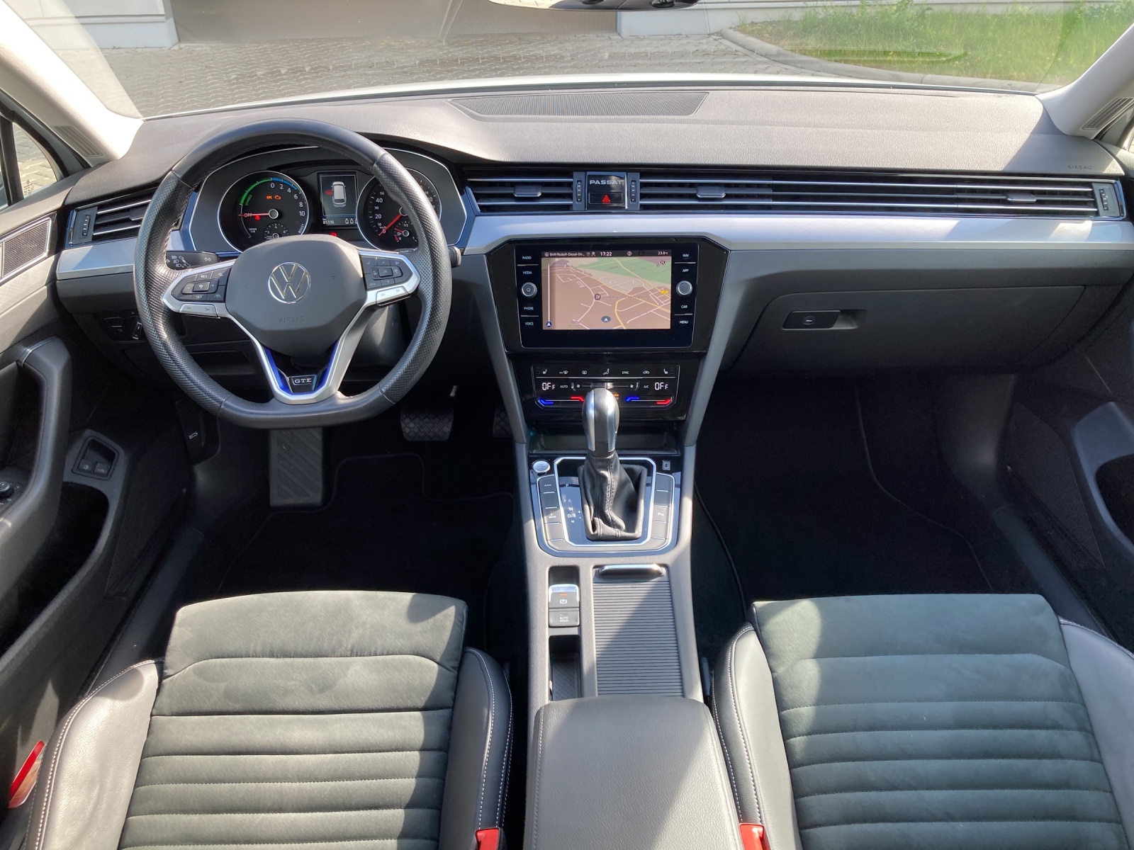 Passat Variant TSI Plug-In Hybrid DSG GTE LED TravelAssist Navi AHK