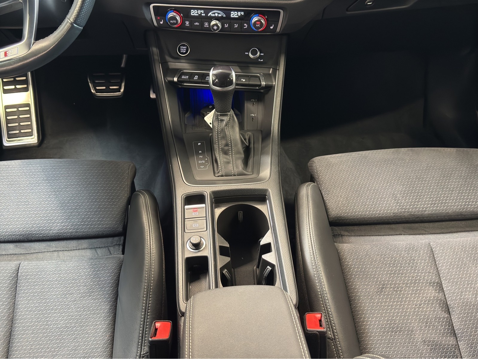 Q3 35 TFSI S line Black AHK Matrix-LED 360°Kamera