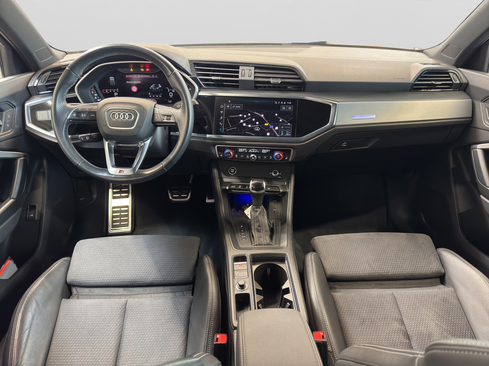 Q3 35 TFSI S line Black AHK Matrix-LED 360°Kamera