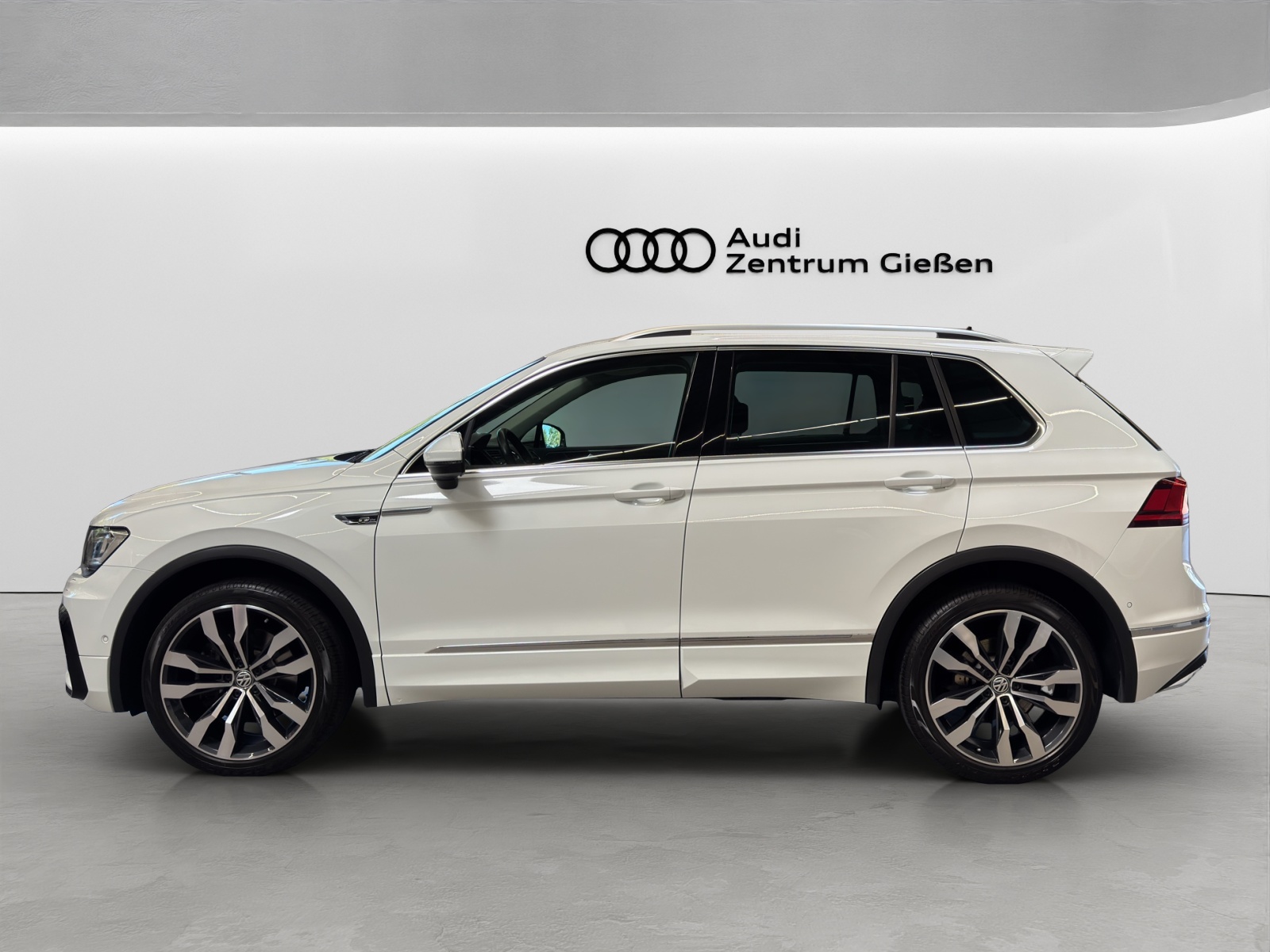 Tiguan TDI DSG 4Motion Highline R-line AHK ACC DCC Kamera Navi