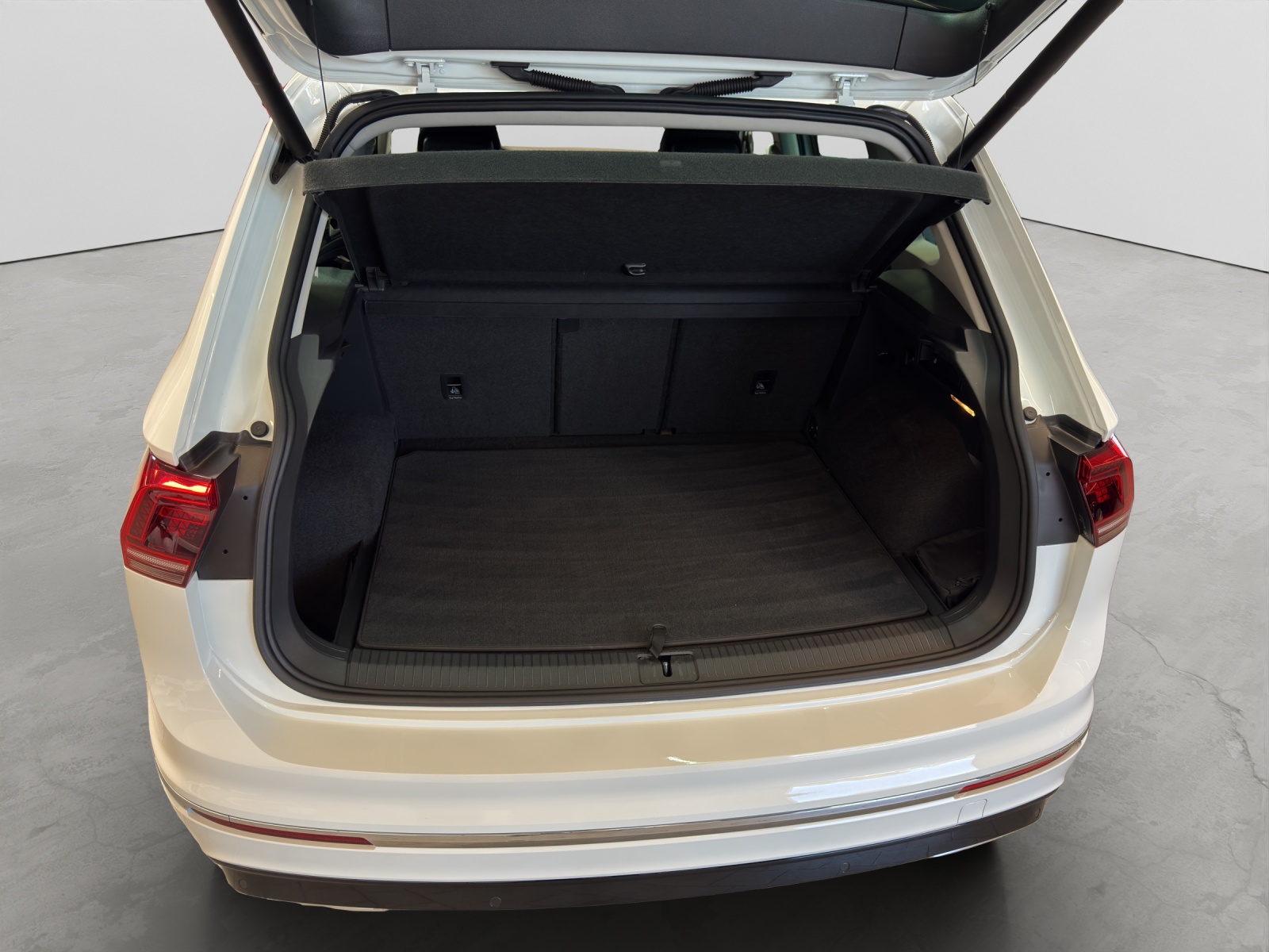 Tiguan TDI DSG 4Motion Highline R-line AHK ACC DCC Kamera Navi