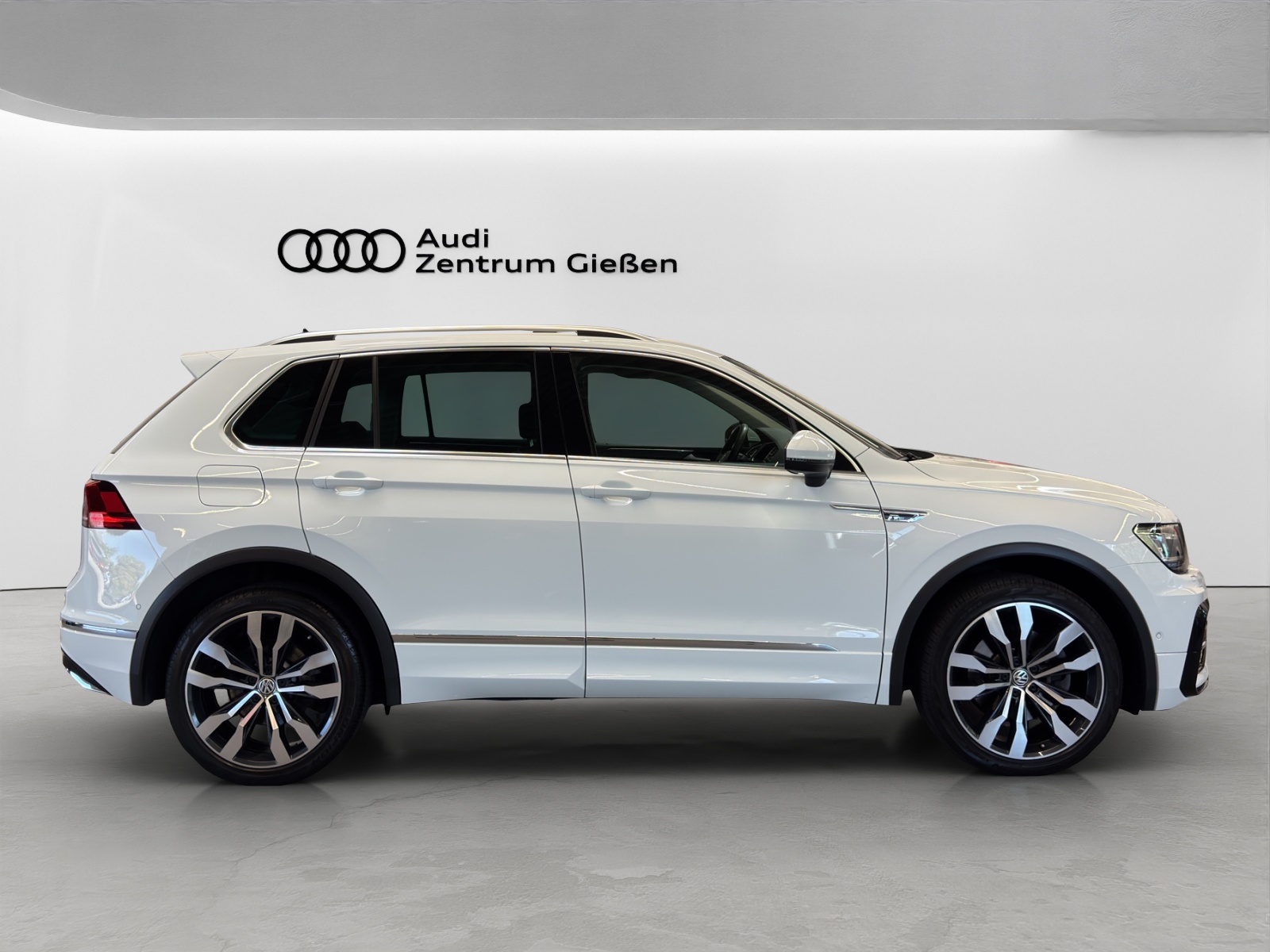 Tiguan TDI DSG 4Motion Highline R-line AHK ACC DCC Kamera Navi