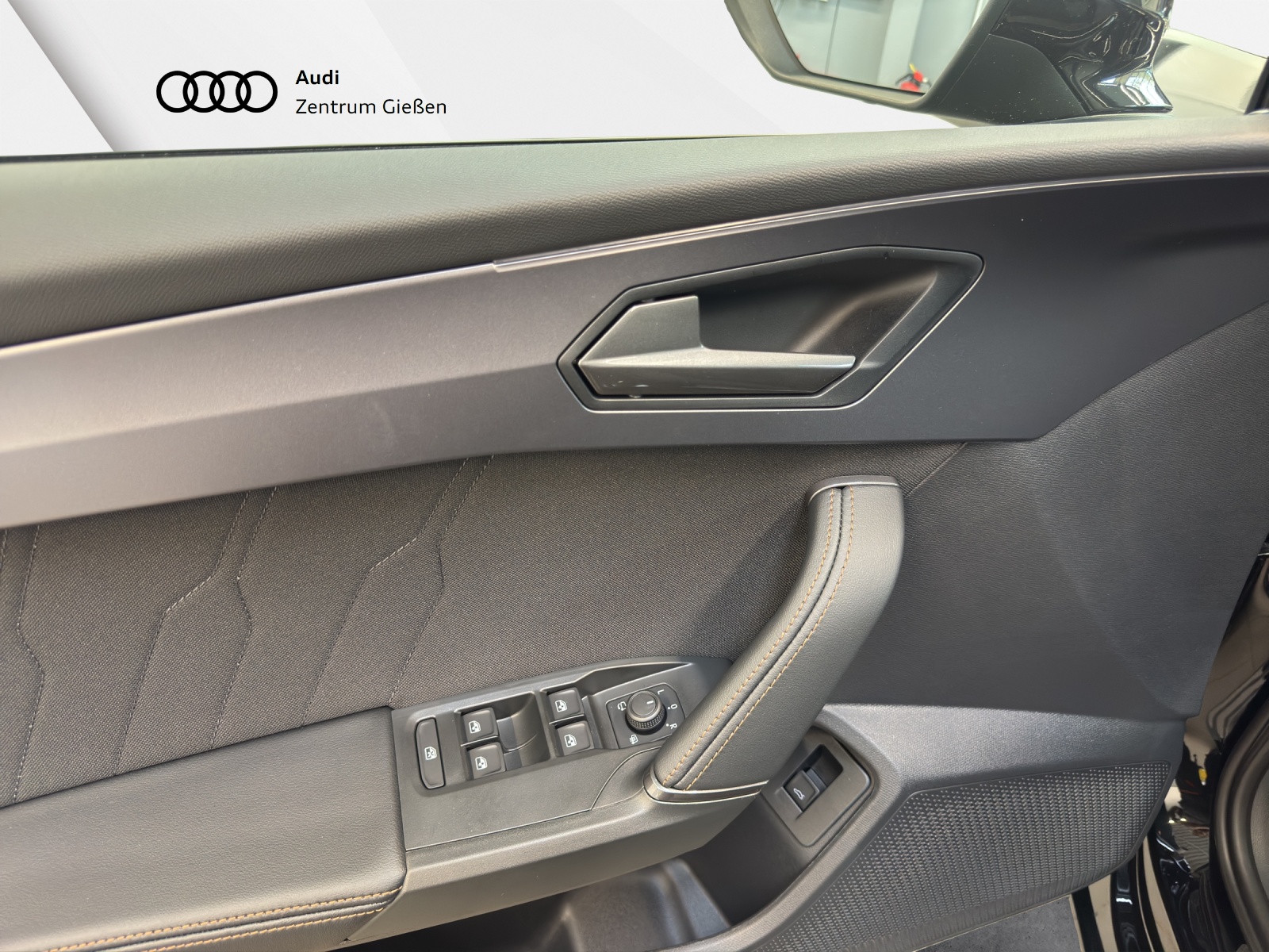 Leon Sportstourer 1.5 eTSI DSG EDGE AHK LED ACC Kamera