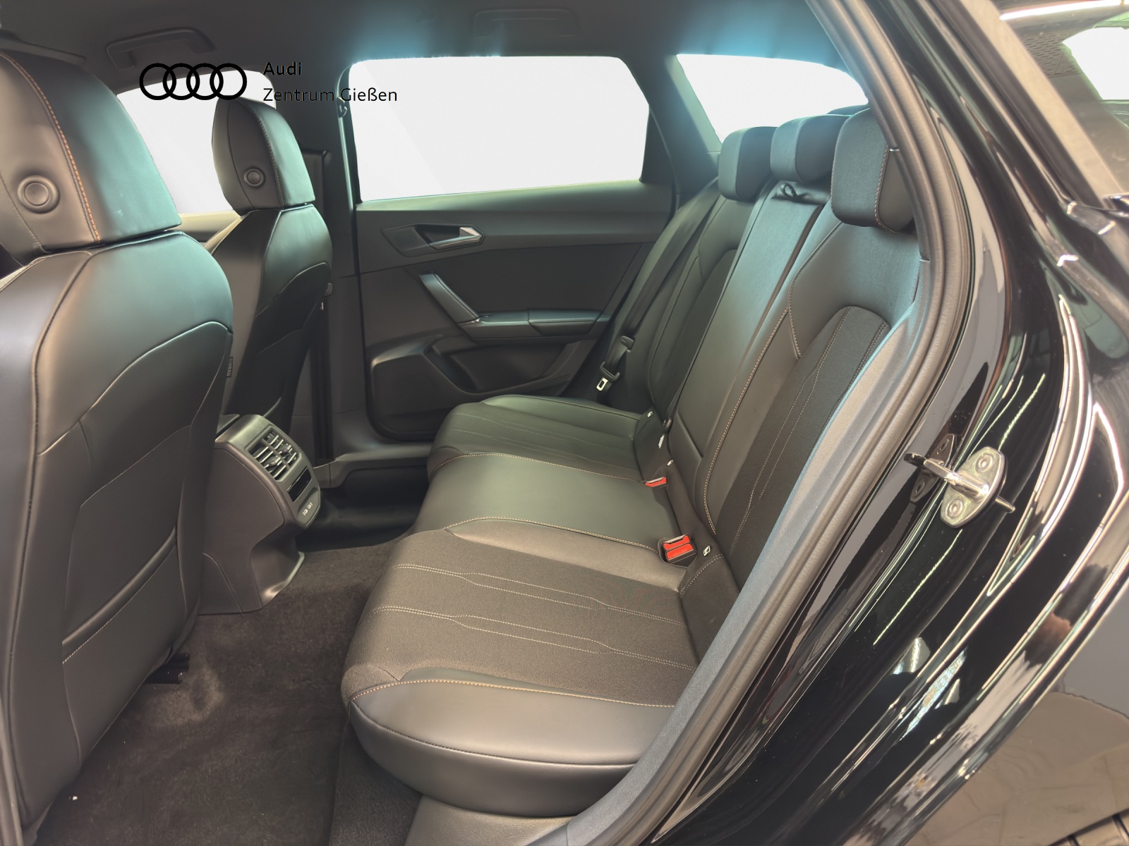 Leon Sportstourer 1.5 eTSI DSG EDGE AHK LED ACC Kamera