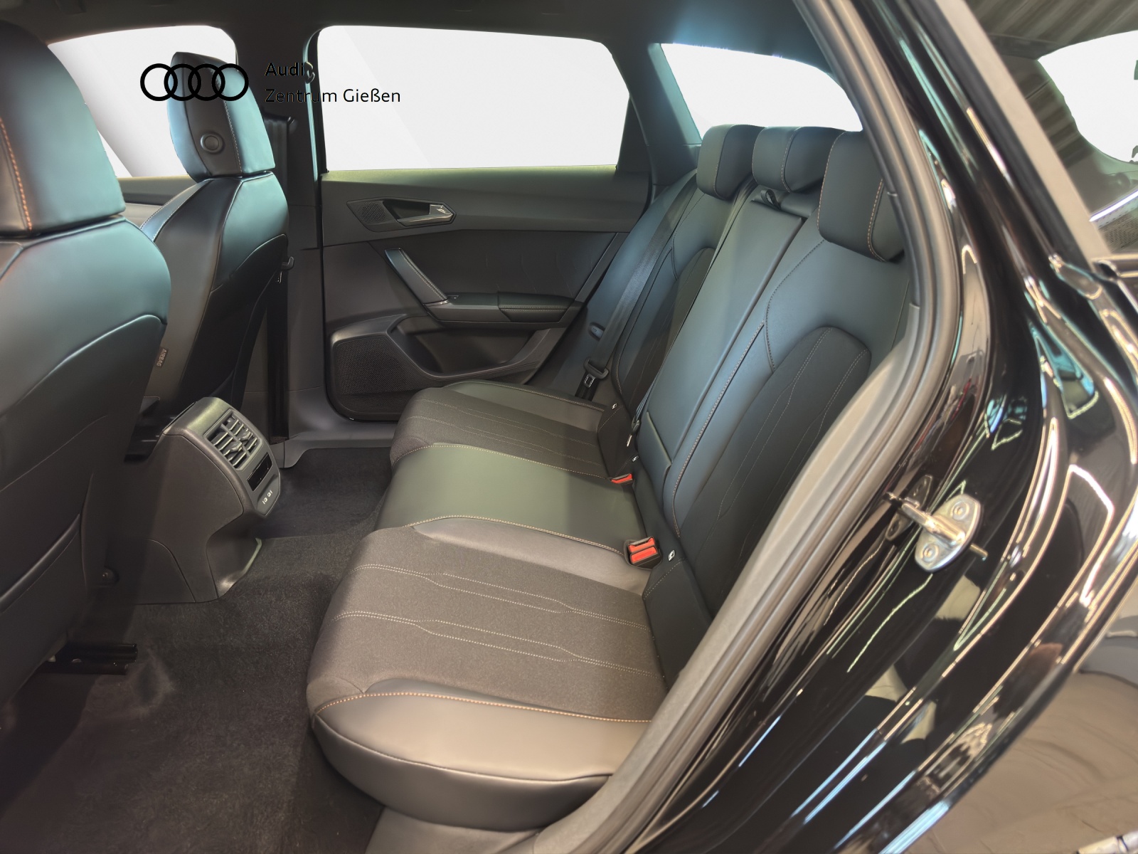 Leon Sportstourer 1.5 eTSI DSG EDGE AHK LED ACC Kamera