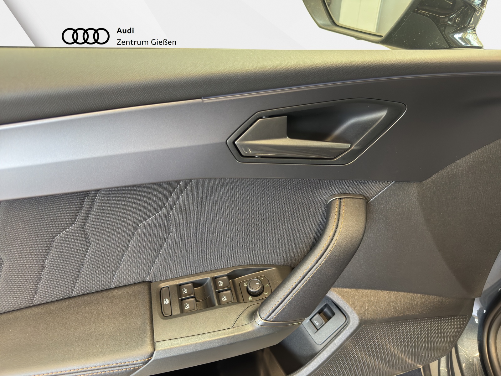 Leon Sportstourer 1.5 eTSI DSG EDGE AHK LED ACC Kamera