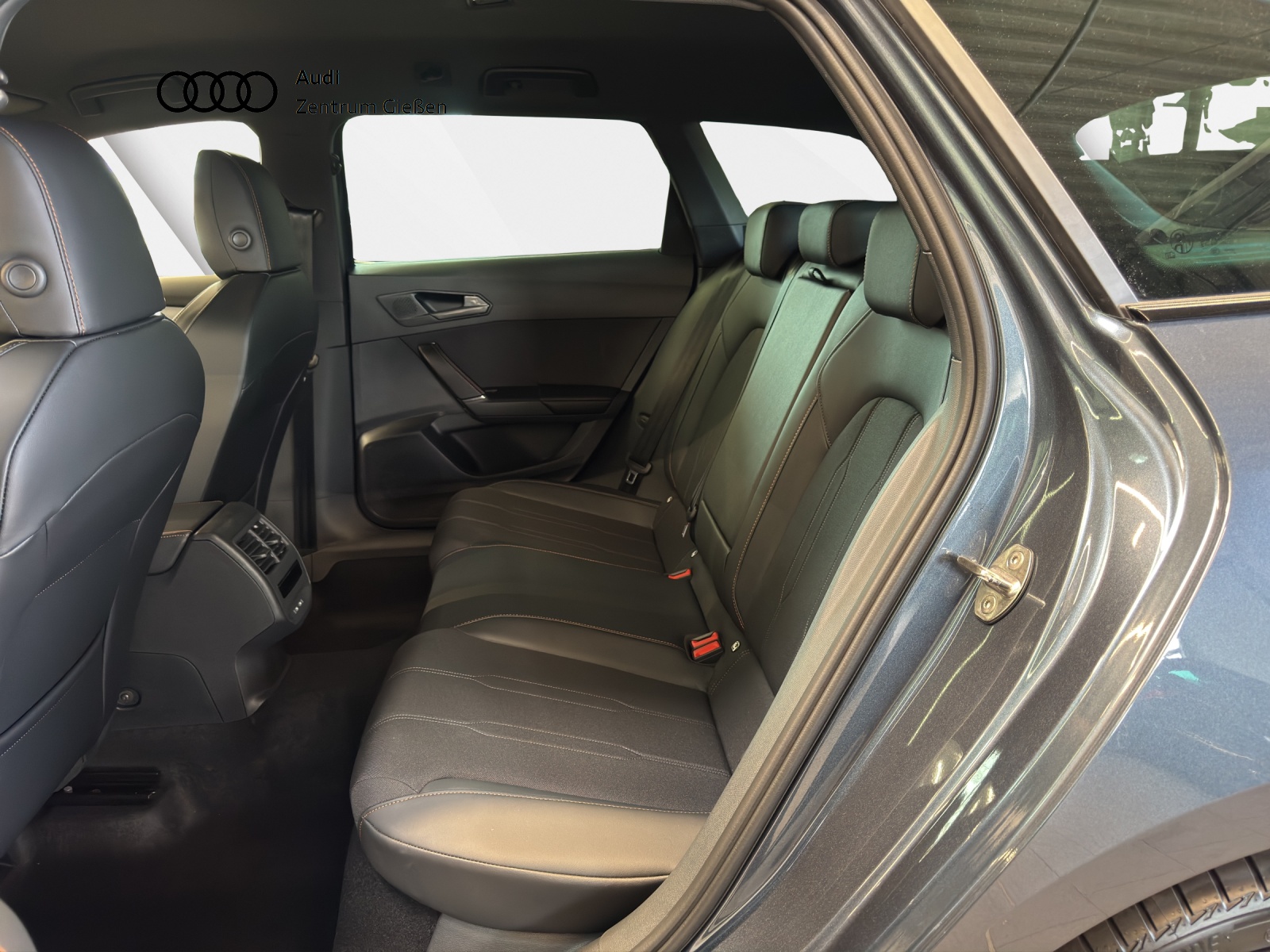 Leon Sportstourer 1.5 eTSI DSG EDGE AHK LED ACC Kamera