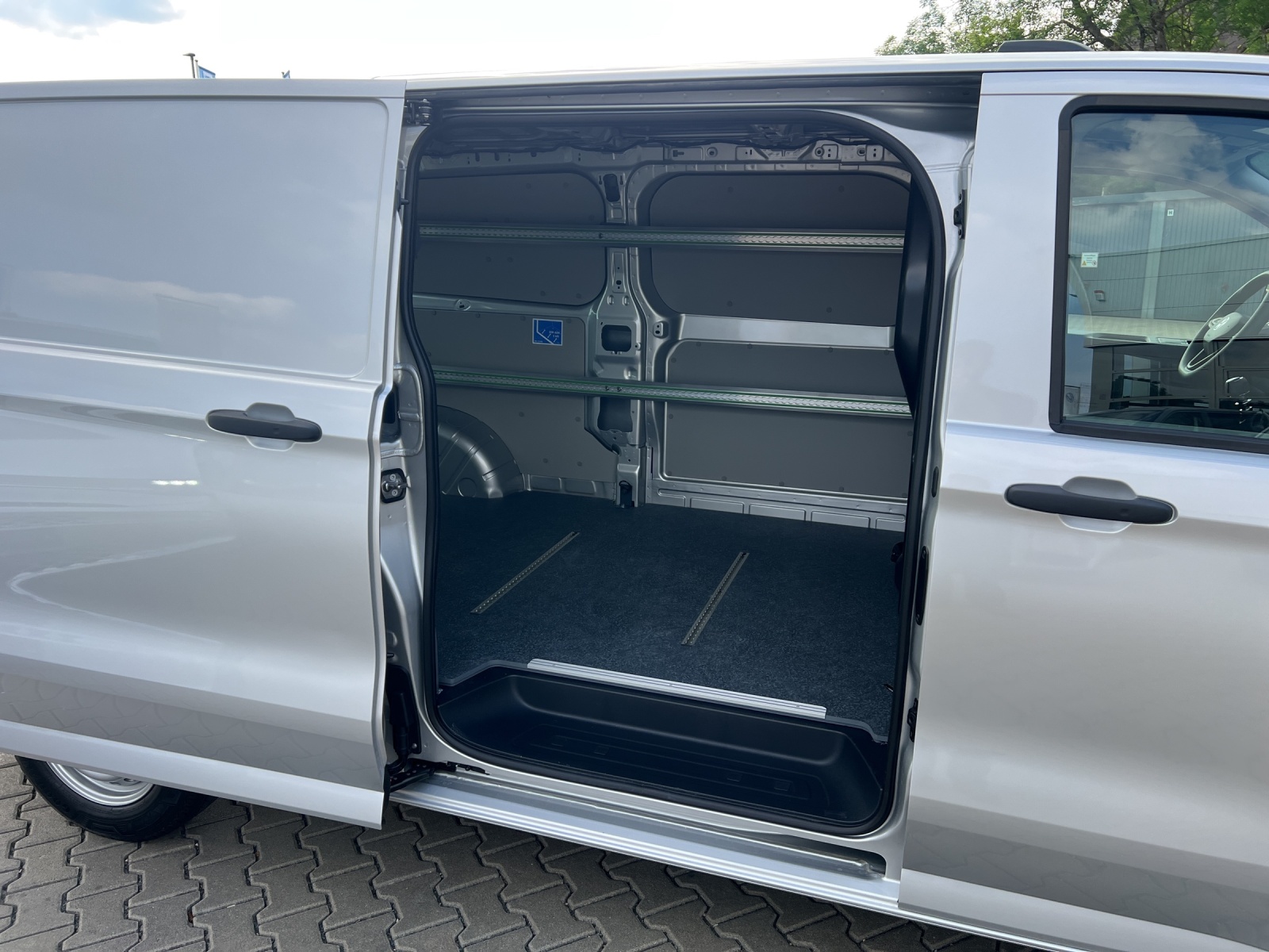 T7 Transporter Kasten 2,0 l TDI LR Klima AHK Navi Exterier Paket