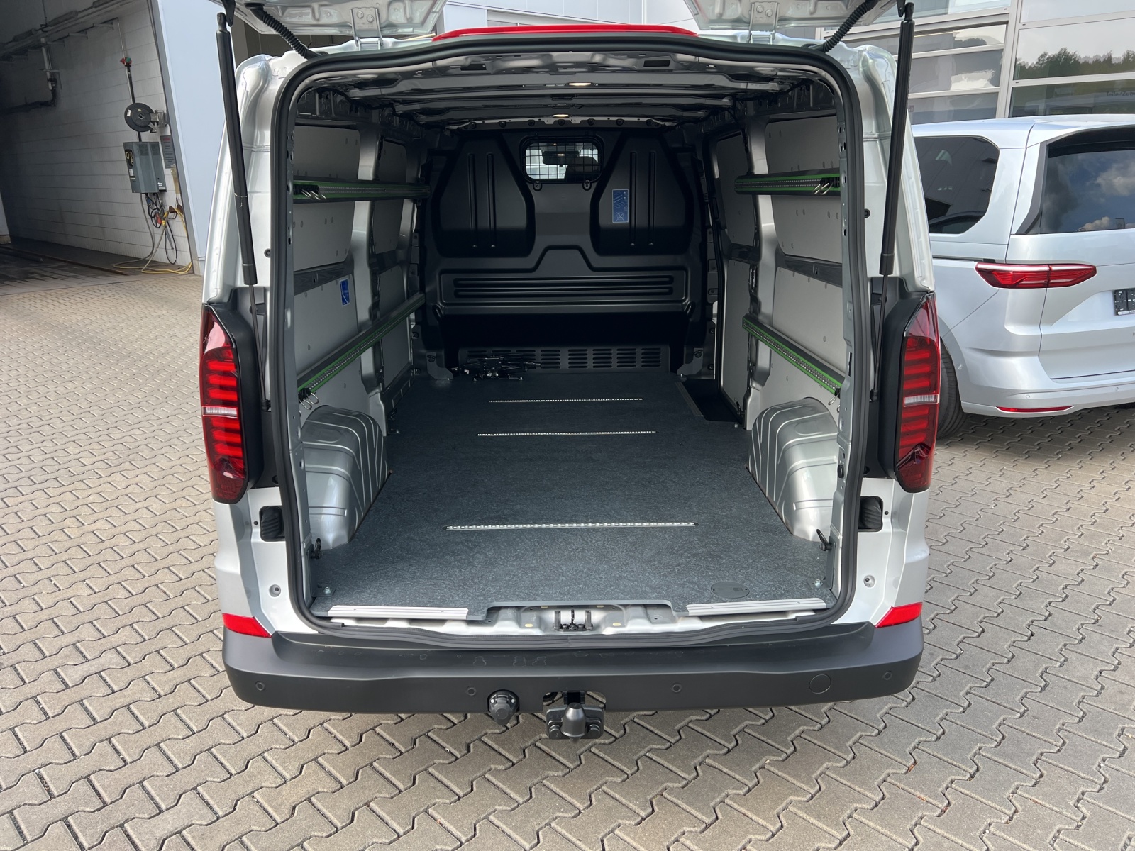 T7 Transporter Kasten 2,0 l TDI LR Klima AHK Navi Exterier Paket