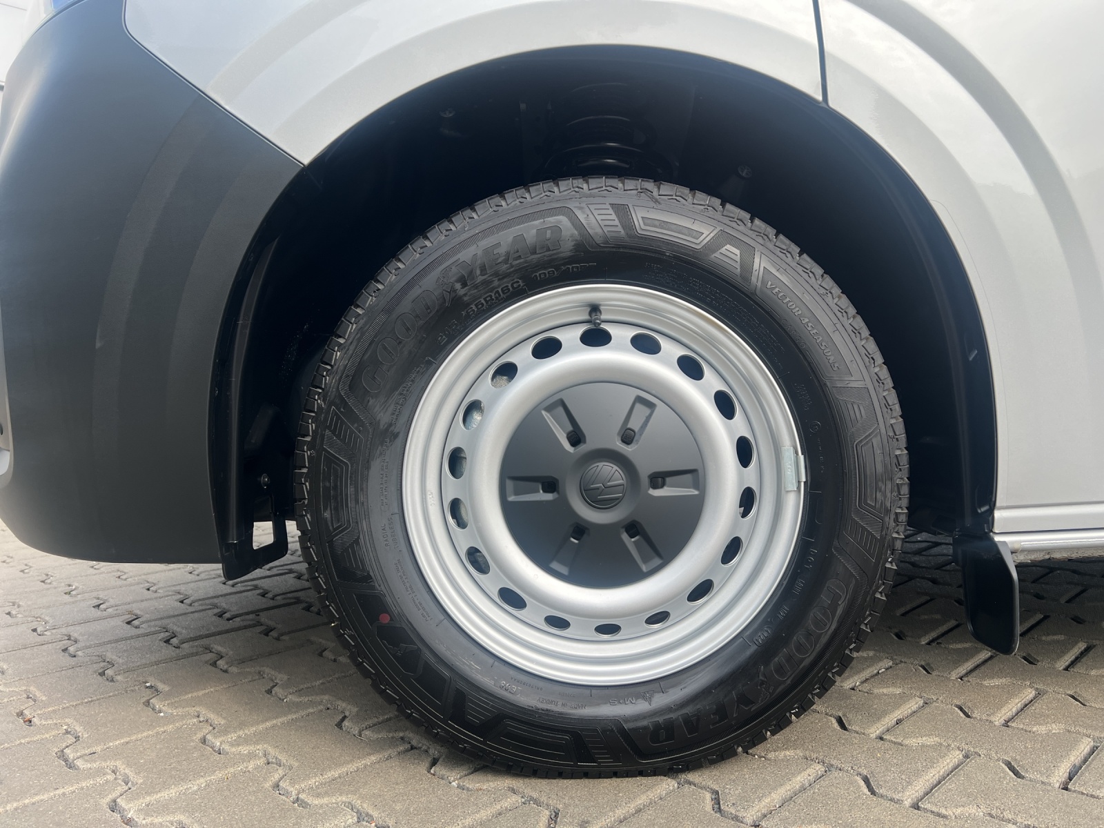 T7 Transporter Kasten 2,0 l TDI LR Klima AHK Navi Exterier Paket