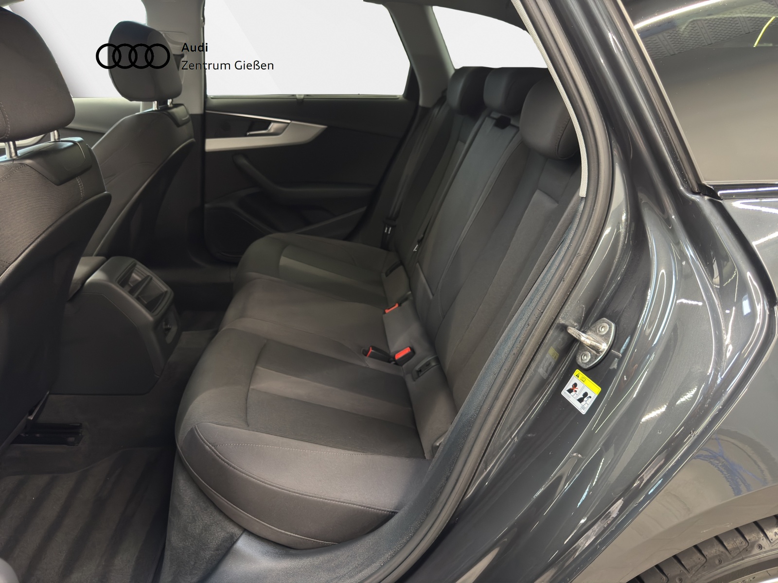 A4 Avant 40 TDI quattro advanced black AHK Navi Rückfahrkamera