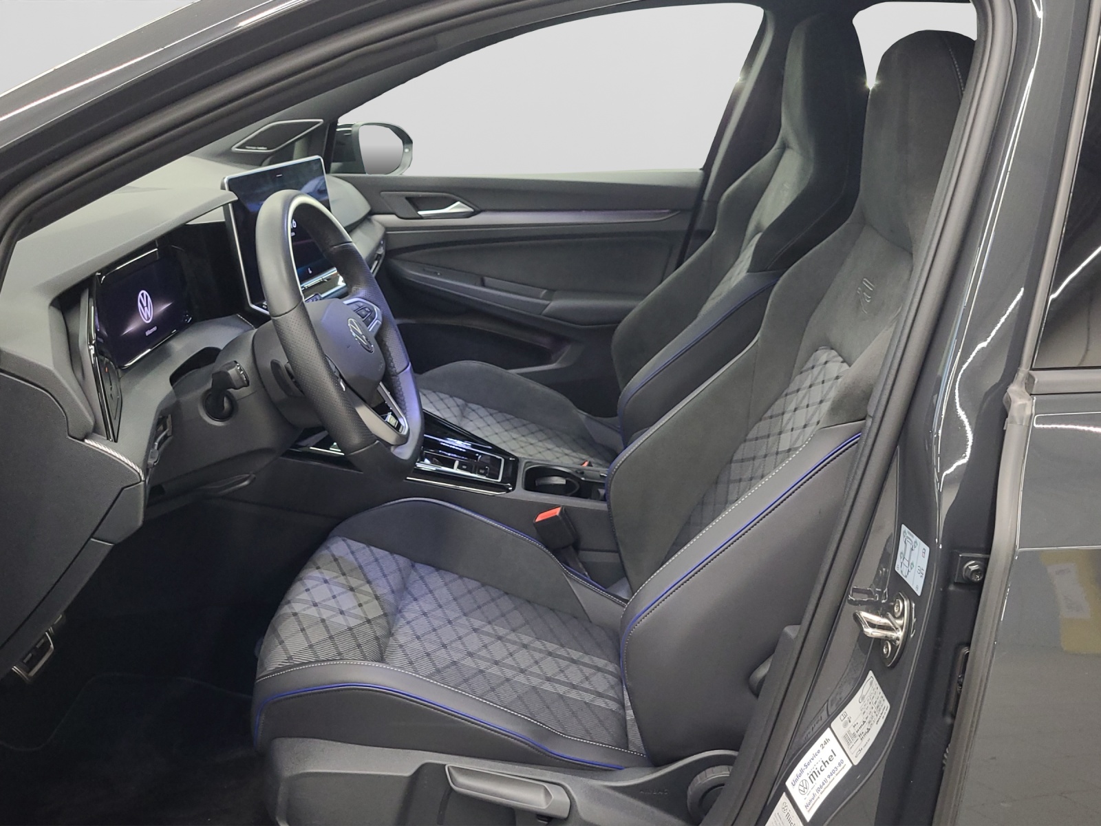 Golf 8 Variant eTSI DSG R-Line Black Style IQ-Light HeadUp Navi Kamera