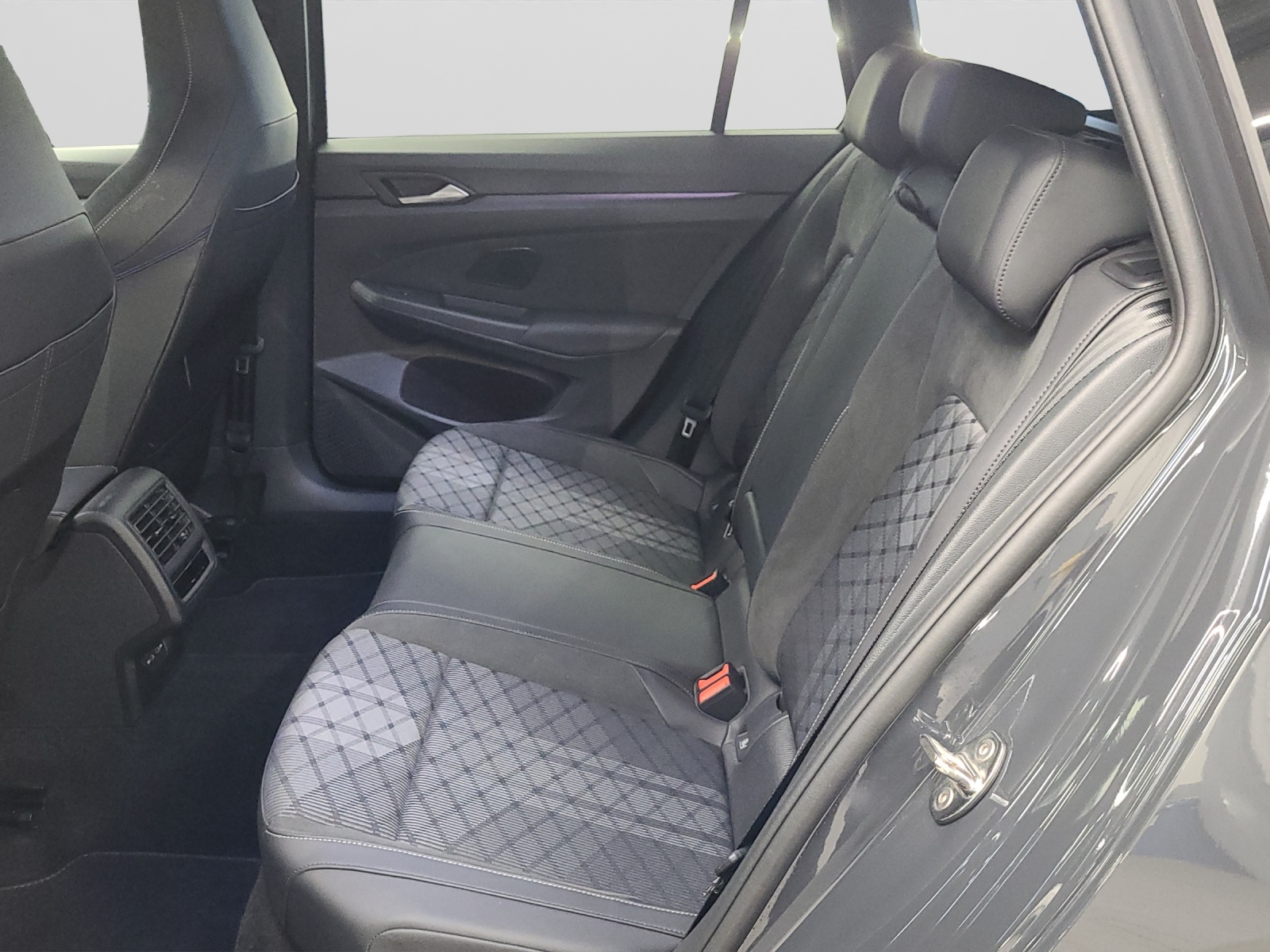 Golf 8 Variant eTSI DSG R-Line Black Style IQ-Light HeadUp Navi Kamera