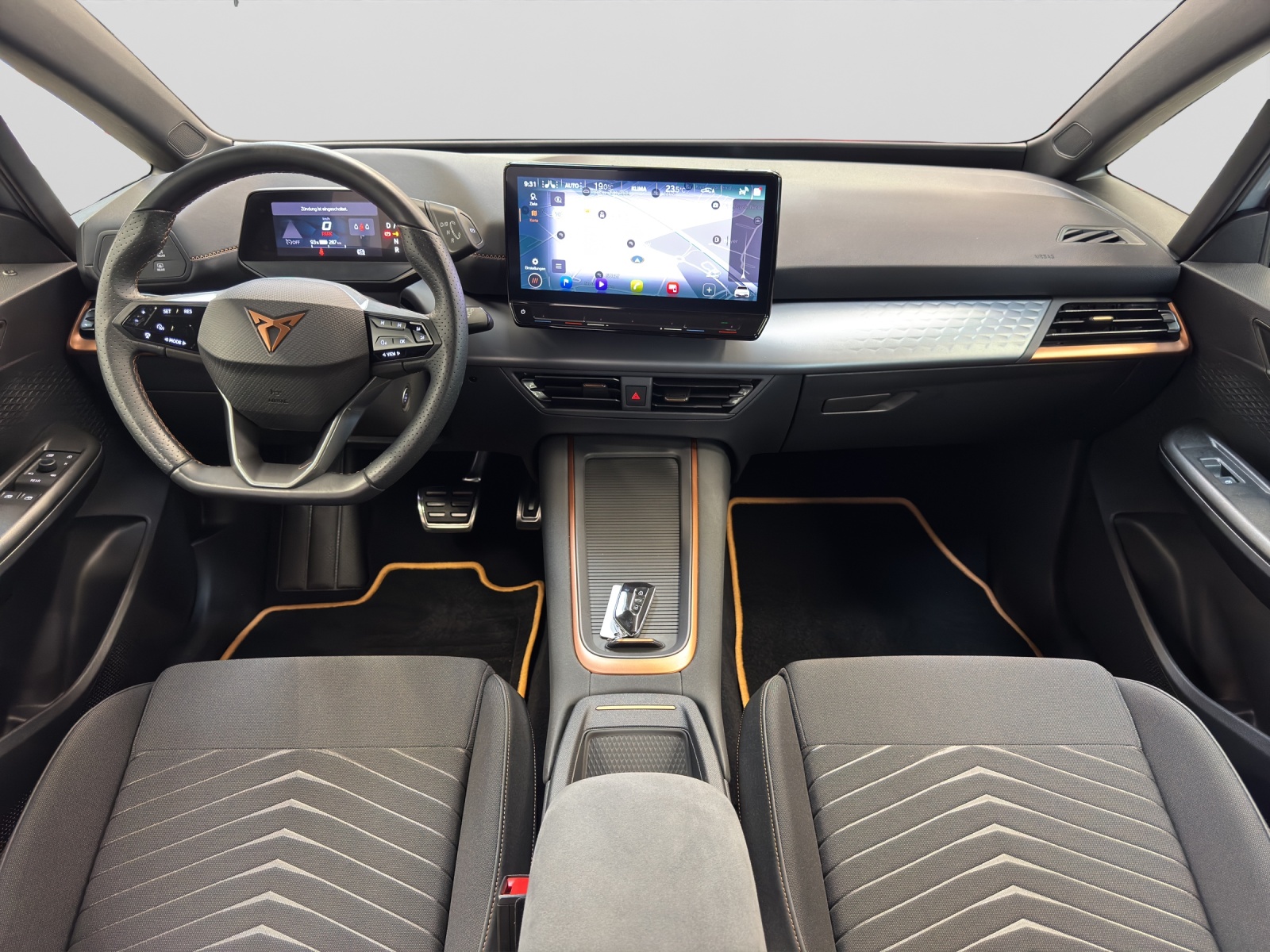 Born 150kW electric ACC LED Navi Kamera
