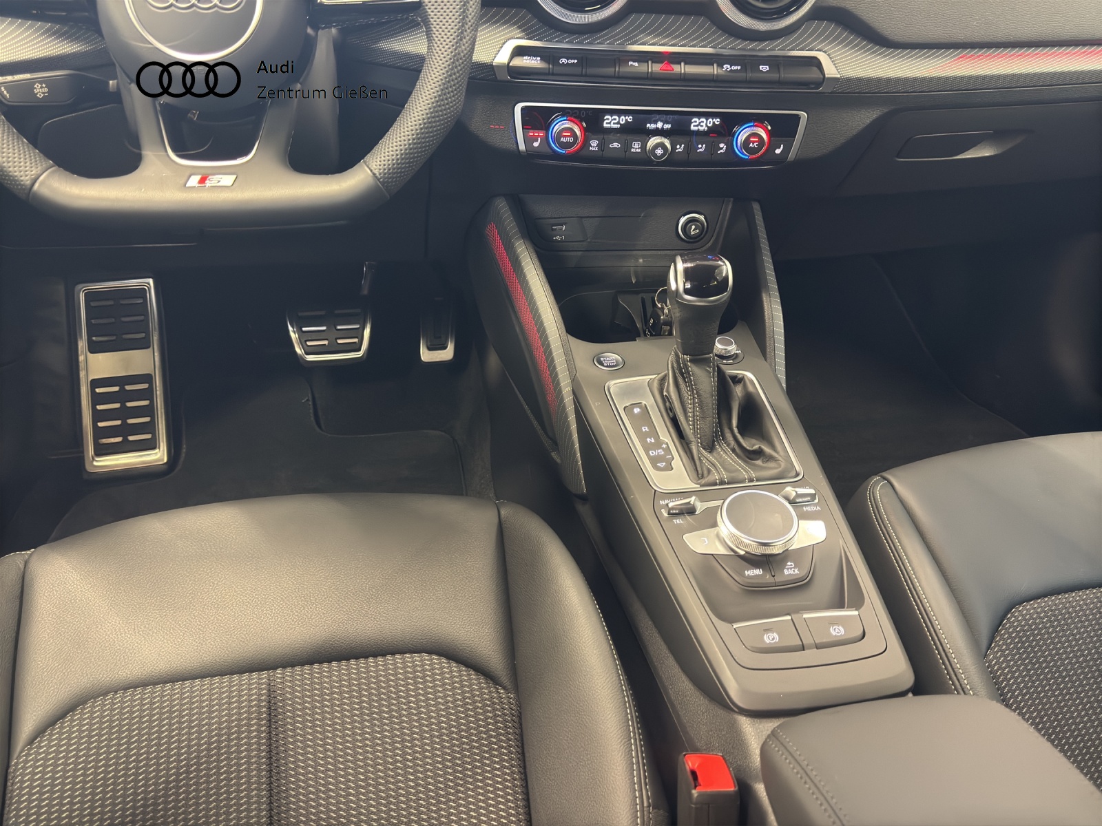 Q2 35 TFSI S-tronic S line Black AHK Matrix Navi