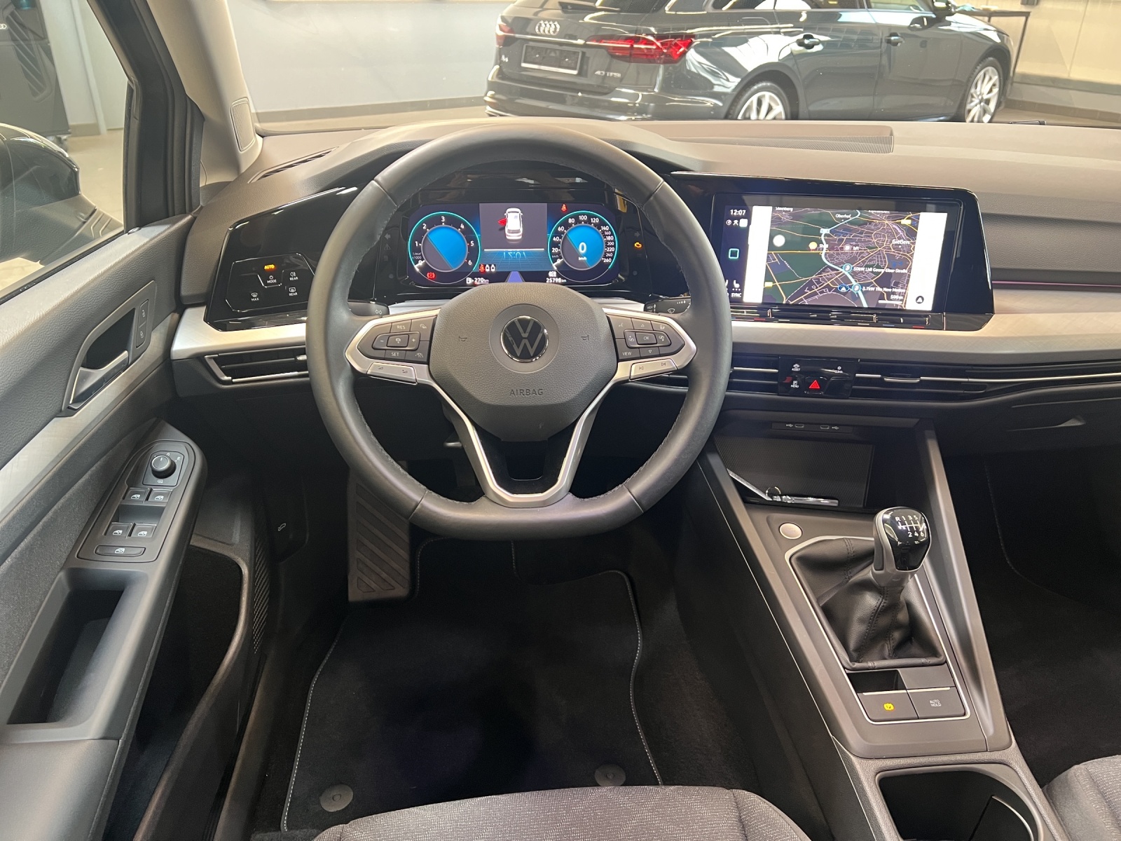 Golf VIII Variant 2.0 TDI Life LED TravelAssist Navi Rückkamera