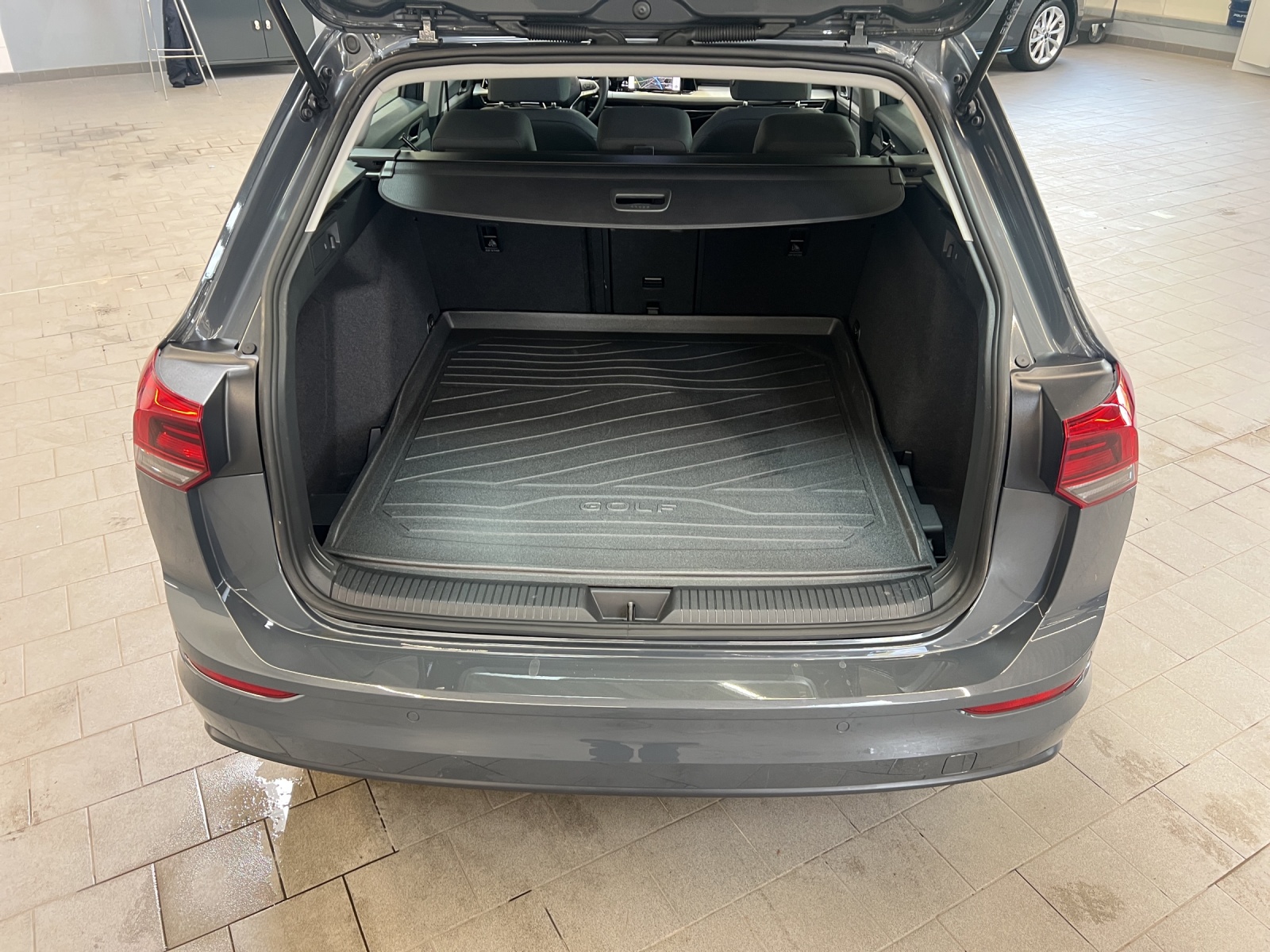 Golf VIII Variant 2.0 TDI Life LED TravelAssist Navi Rückkamera