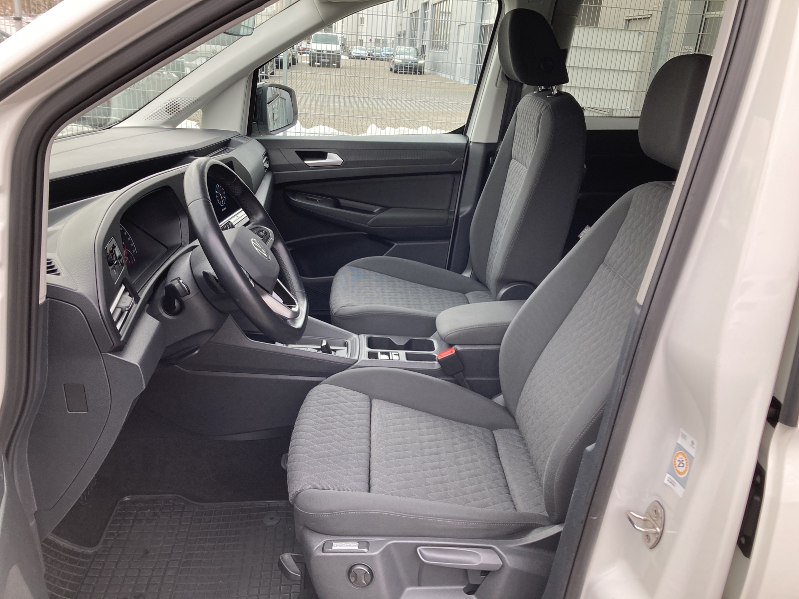 Caddy Life 2.0 TDI DSG ACC Heckflügel Climatronik AGR Sitz