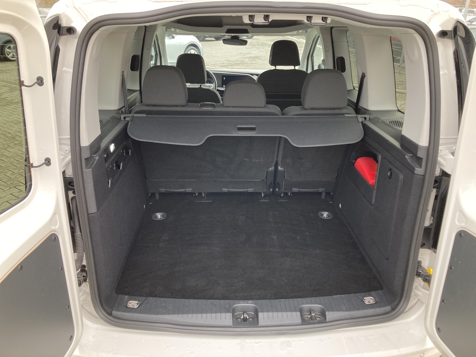 Caddy Life 2.0 TDI DSG ACC Heckflügel Climatronik AGR Sitz