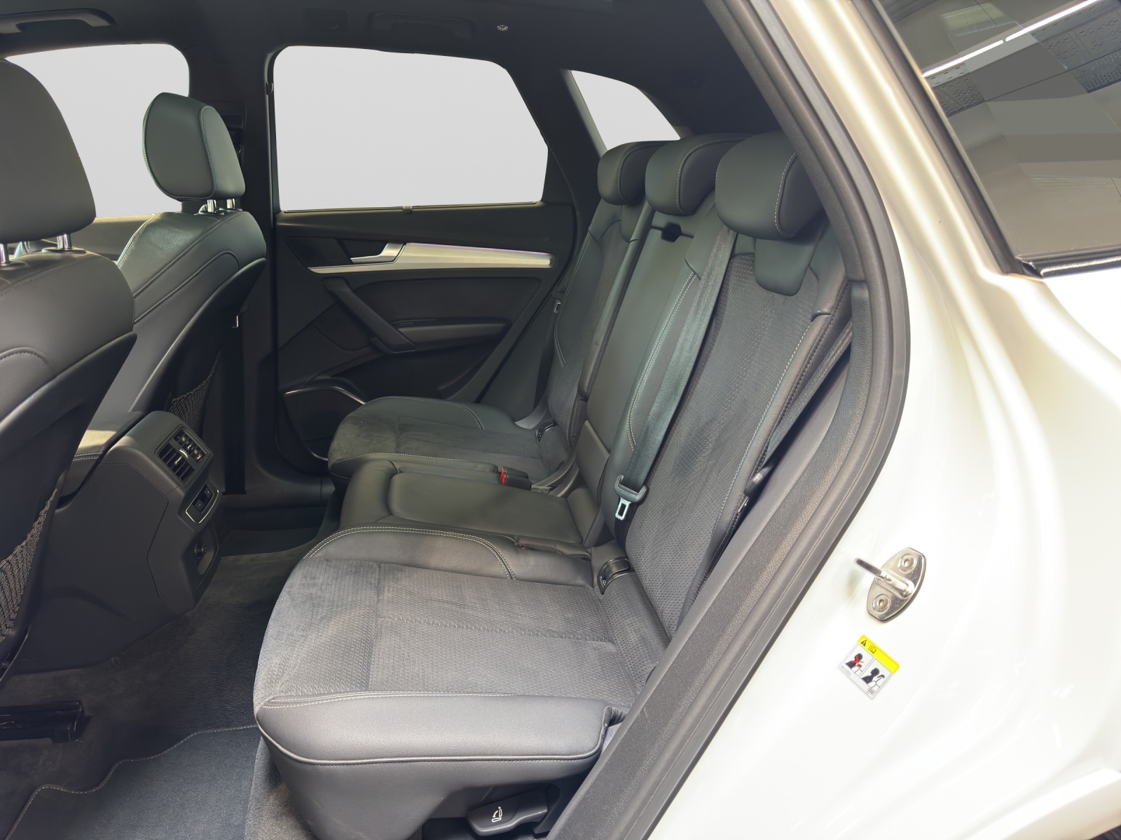 Q5 40 TDI quattro S line Black AHK Pano Matrix Assistenzpakete