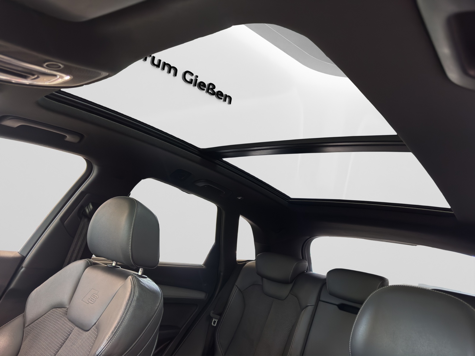 Q5 40 TDI quattro S line Black AHK Pano Matrix Assistenzpakete