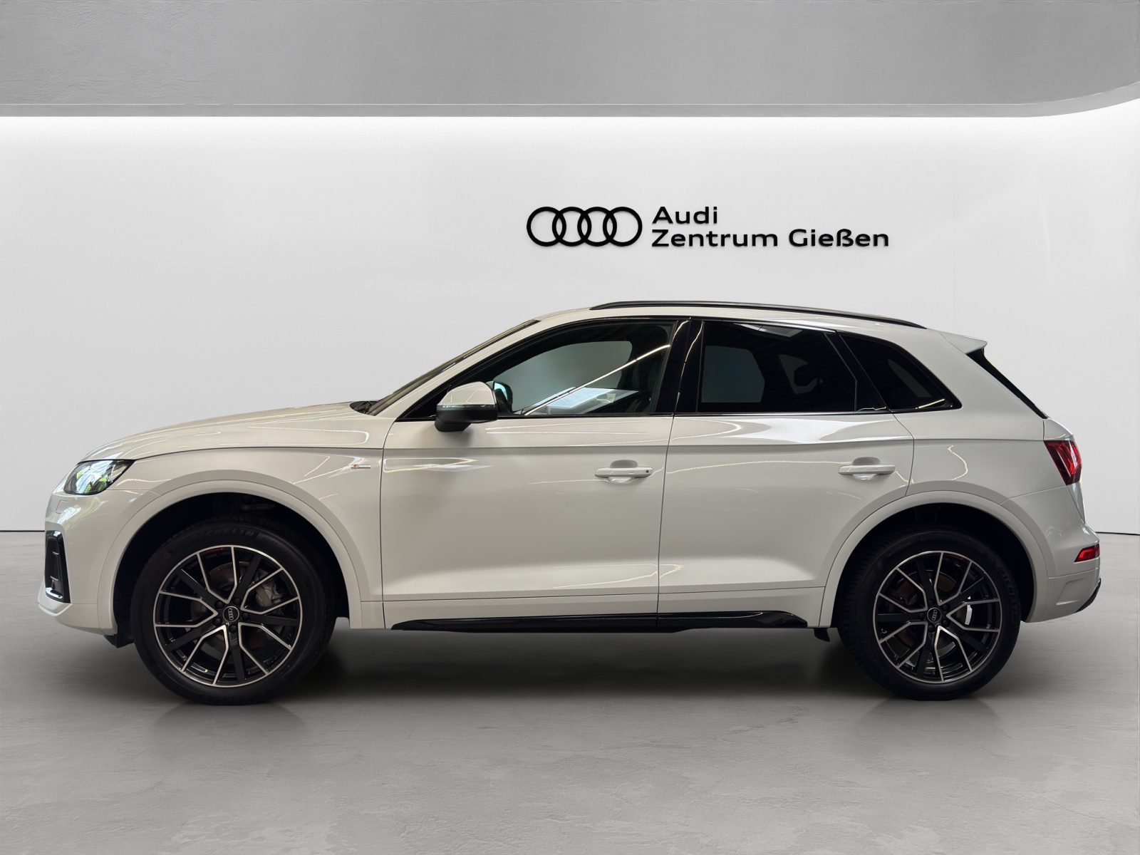Q5 40 TDI quattro S line Black AHK Pano Matrix Assistenzpakete