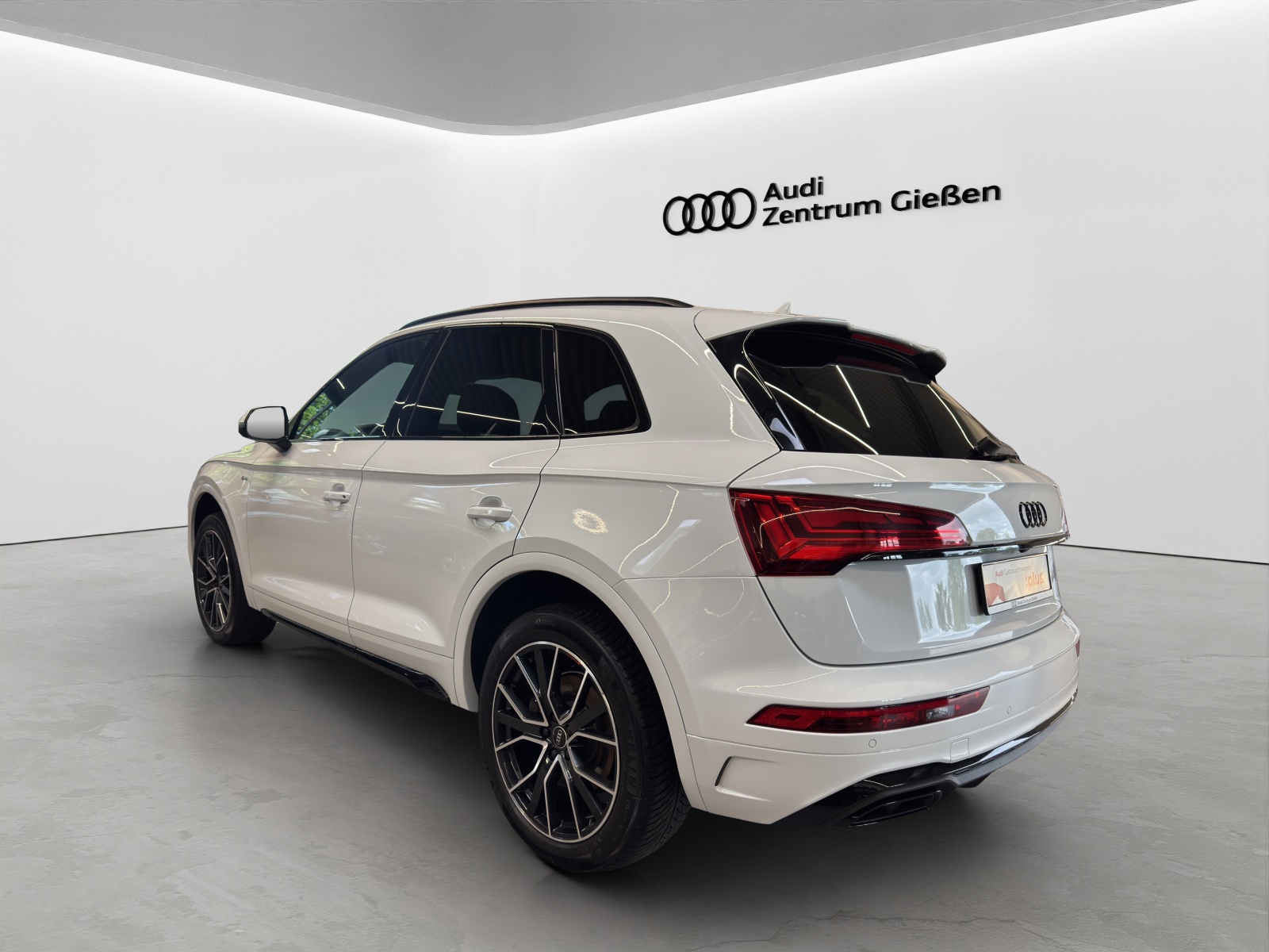 Q5 40 TDI quattro S line Black AHK Pano Matrix Assistenzpakete