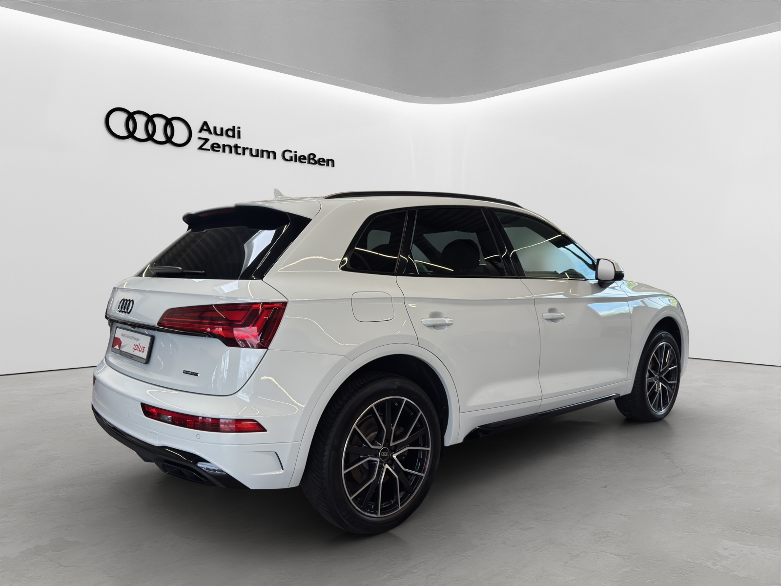 Q5 40 TDI quattro S line Black AHK Pano Matrix Assistenzpakete