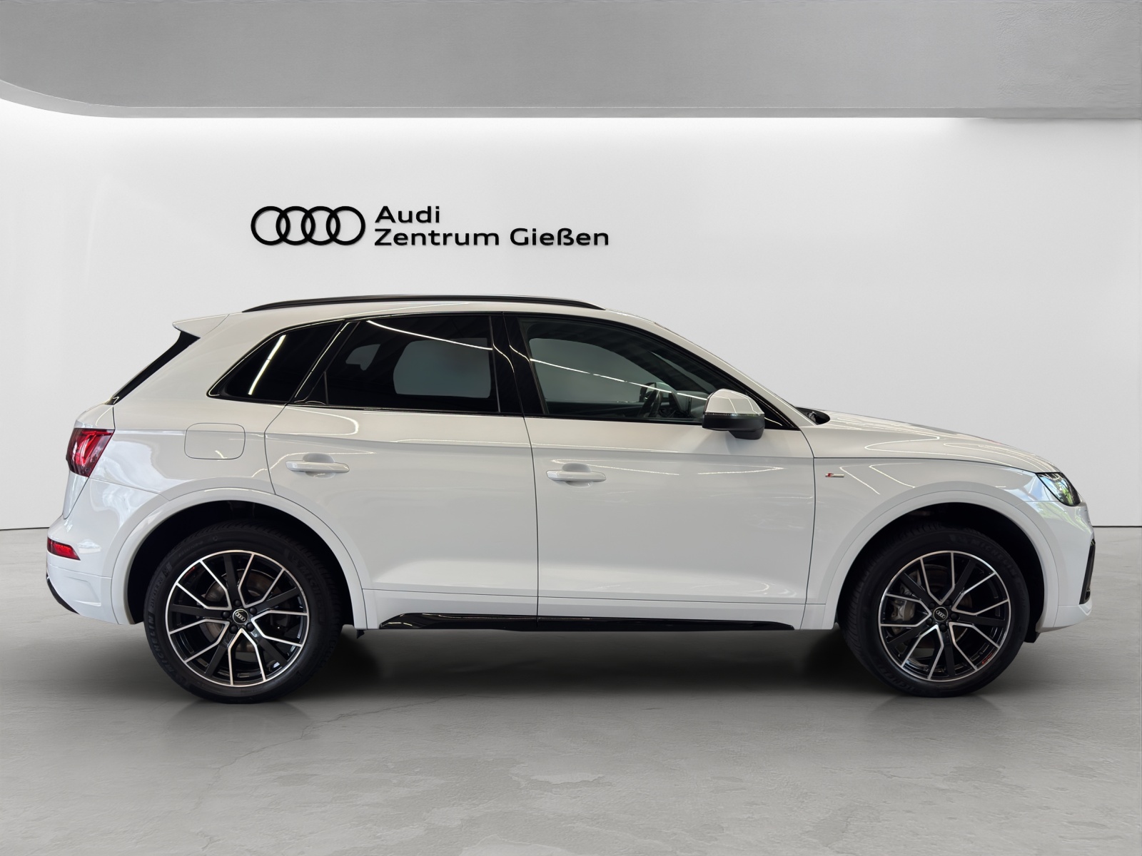 Q5 40 TDI quattro S line Black AHK Pano Matrix Assistenzpakete
