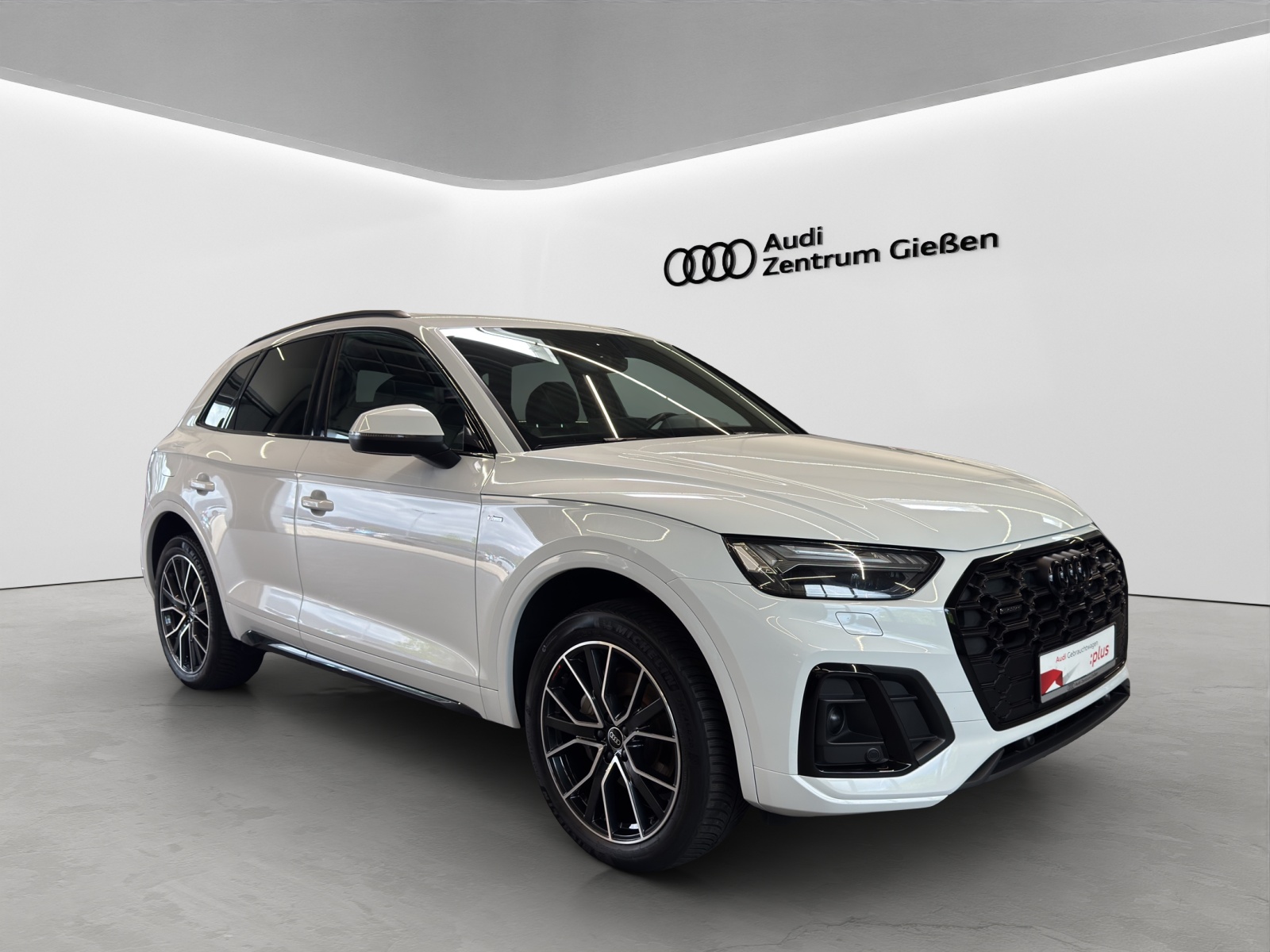 Q5 40 TDI quattro S line Black AHK Pano Matrix Assistenzpakete