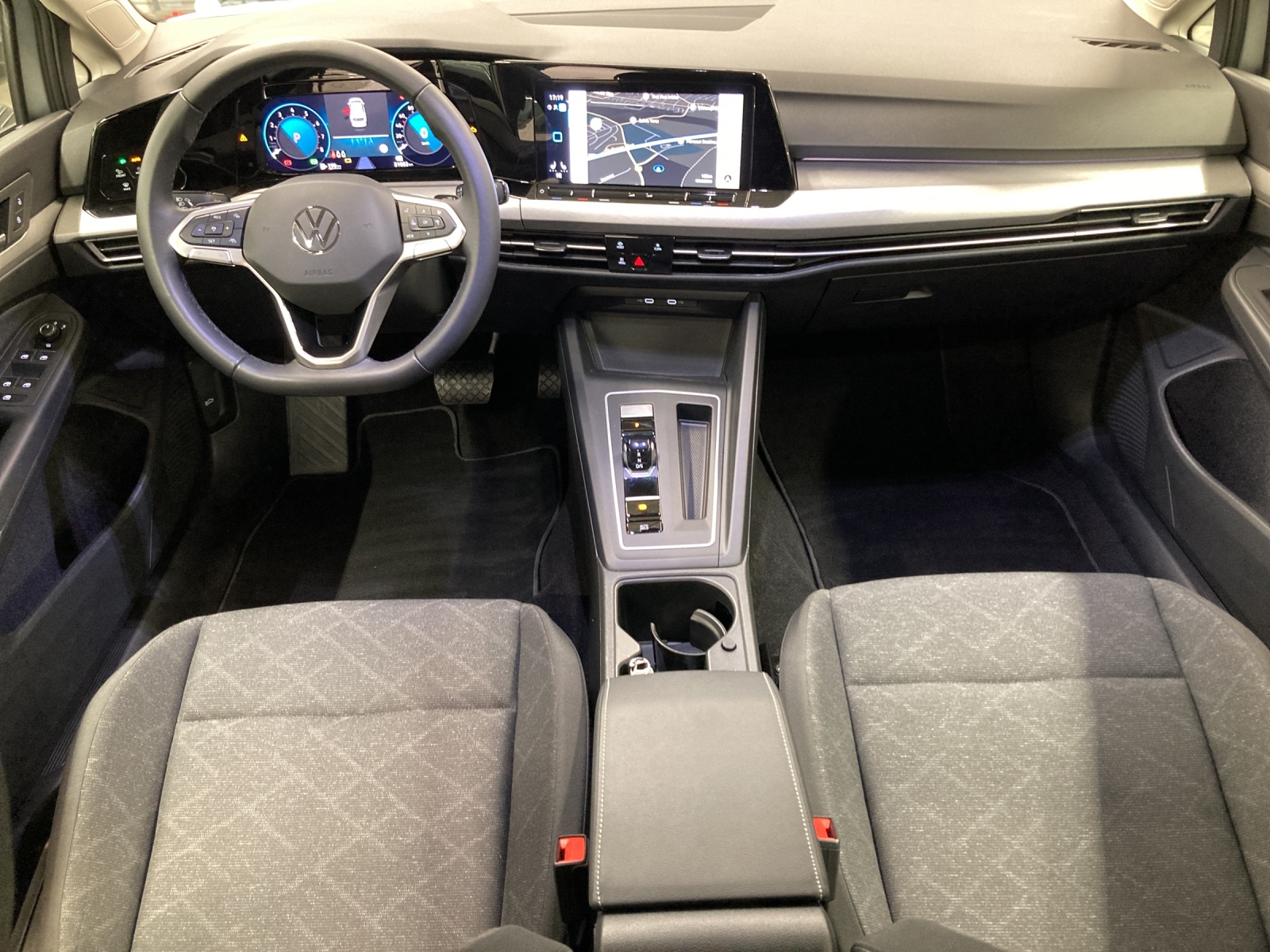 Golf 8 Variant eTSI DSG Life Navi TravelAssist