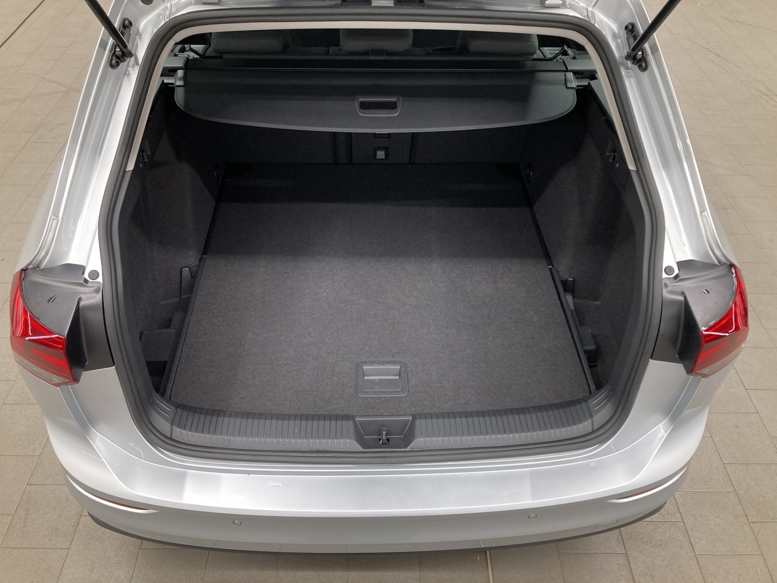 Golf 8 Variant eTSI DSG Life Navi TravelAssist