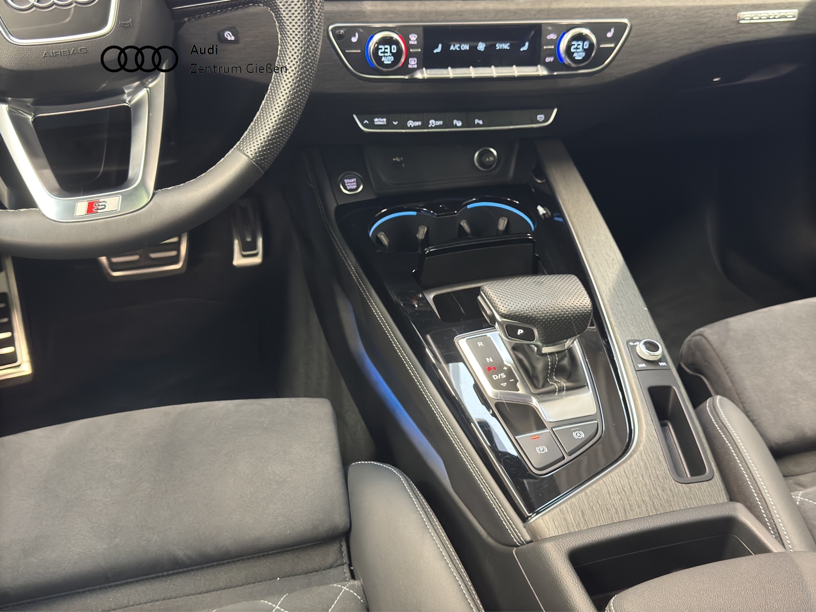 A4 Avant 40 TDI quattro S line Black AHK B&O Pano Matrix