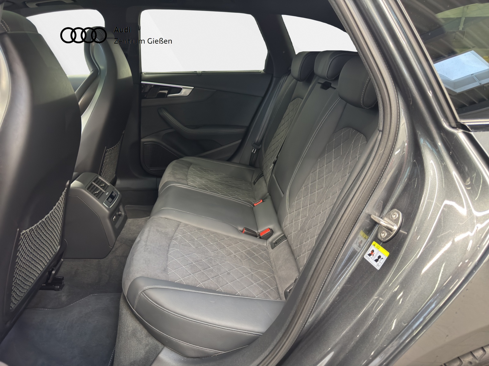 A4 Avant 40 TDI quattro S line Black AHK B&O Pano Matrix