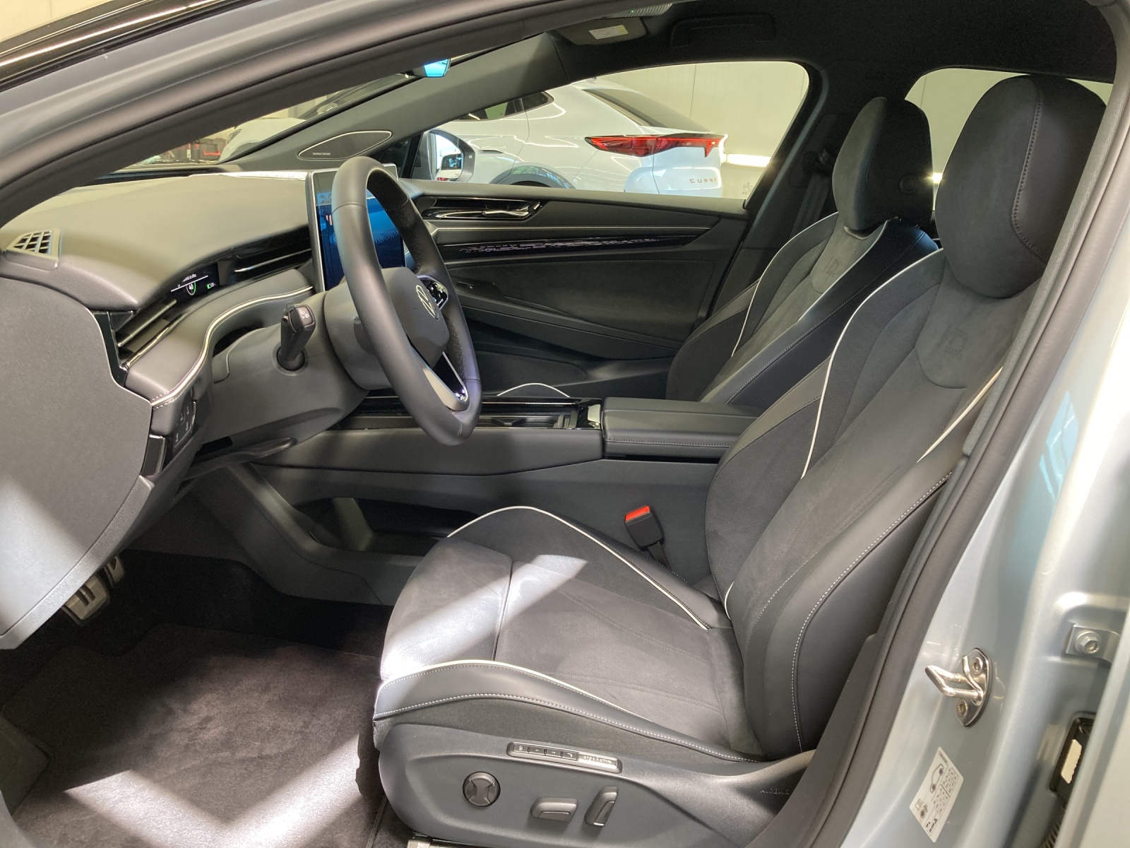 ID.7 Tourer Pro 210 kW/77kWh Black Style IQ-Light AHK Ergositz