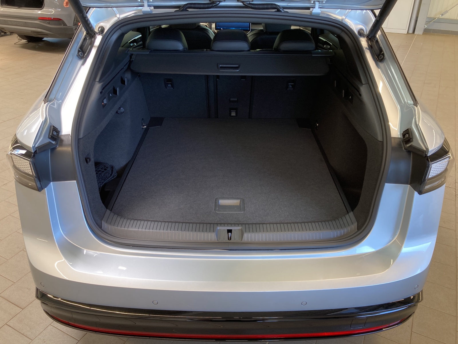 ID.7 Tourer Pro 210 kW/77kWh Black Style IQ-Light AHK Ergositz