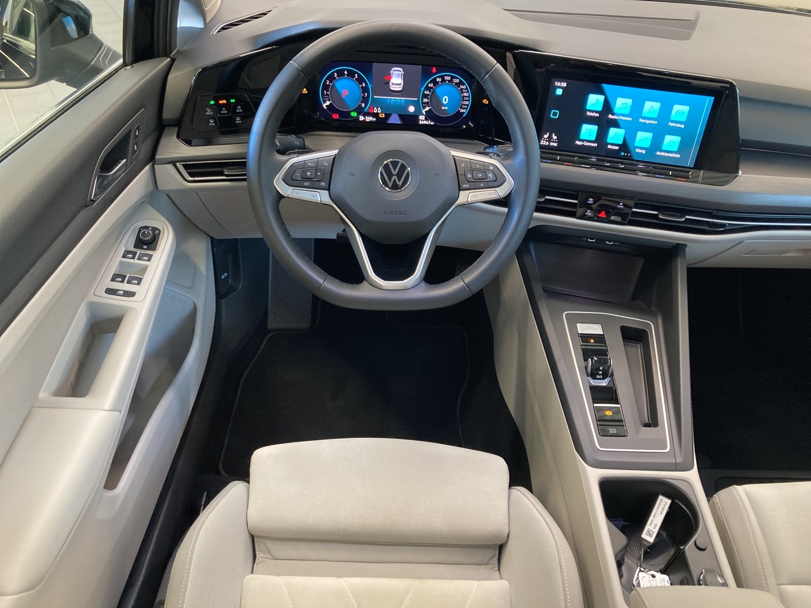 Golf 8 eTSI DSG Style IQ-Light Navi AHK Kamera