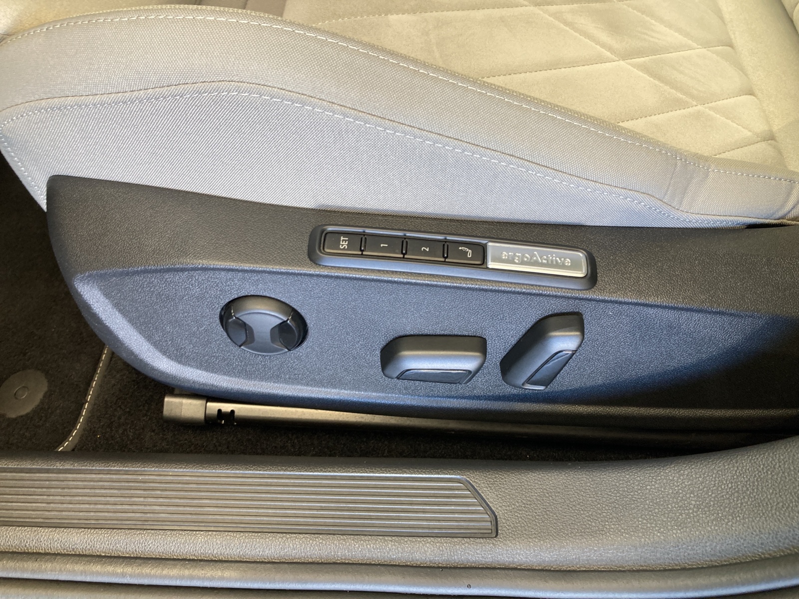 Golf 8 eTSI DSG Style IQ-Light Navi AHK Kamera
