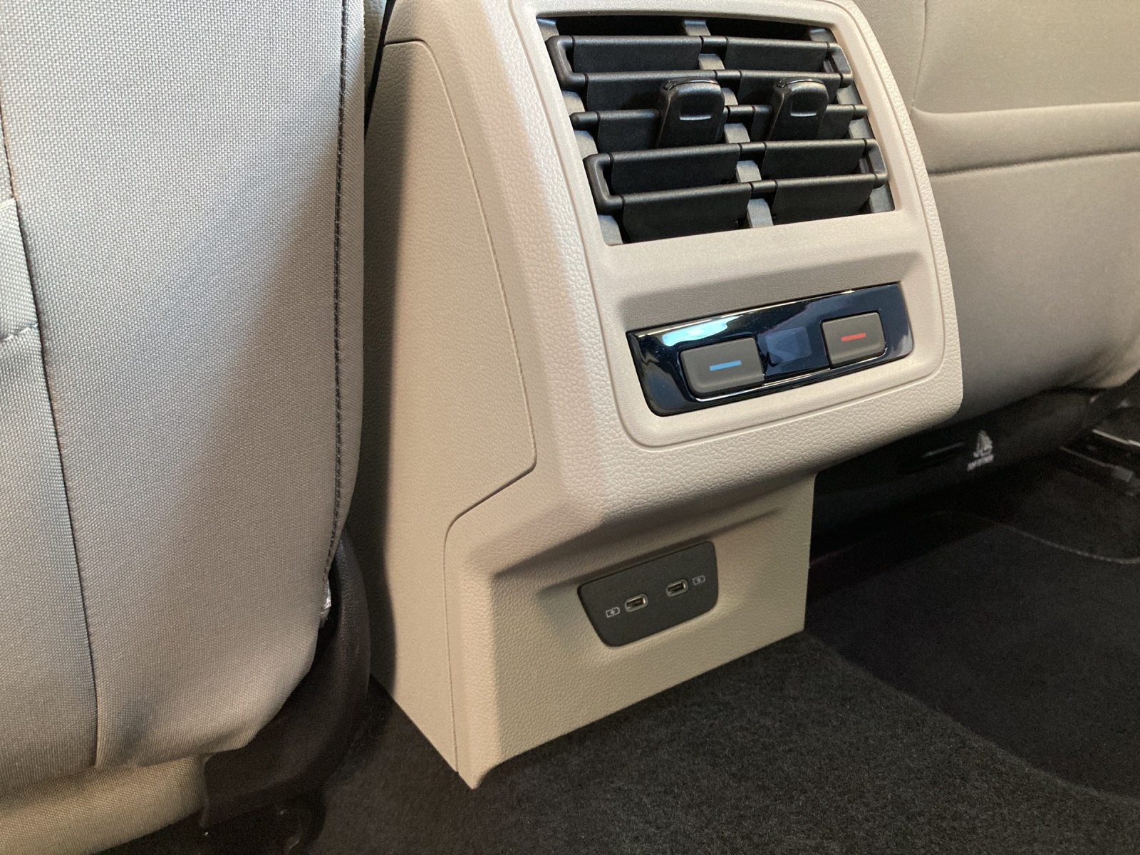 Golf 8 eTSI DSG Style IQ-Light Navi AHK Kamera