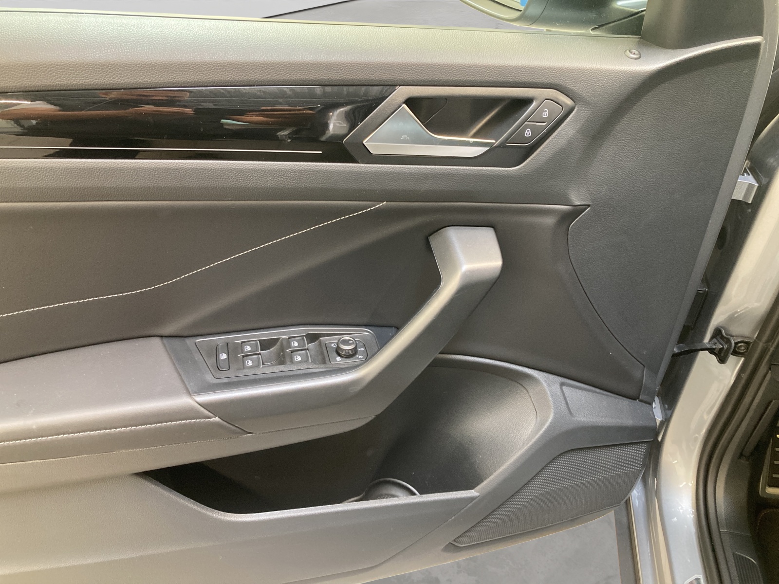 T-Roc TSI DSG R-Line LED-Plus ACC Navi AHK Kamera