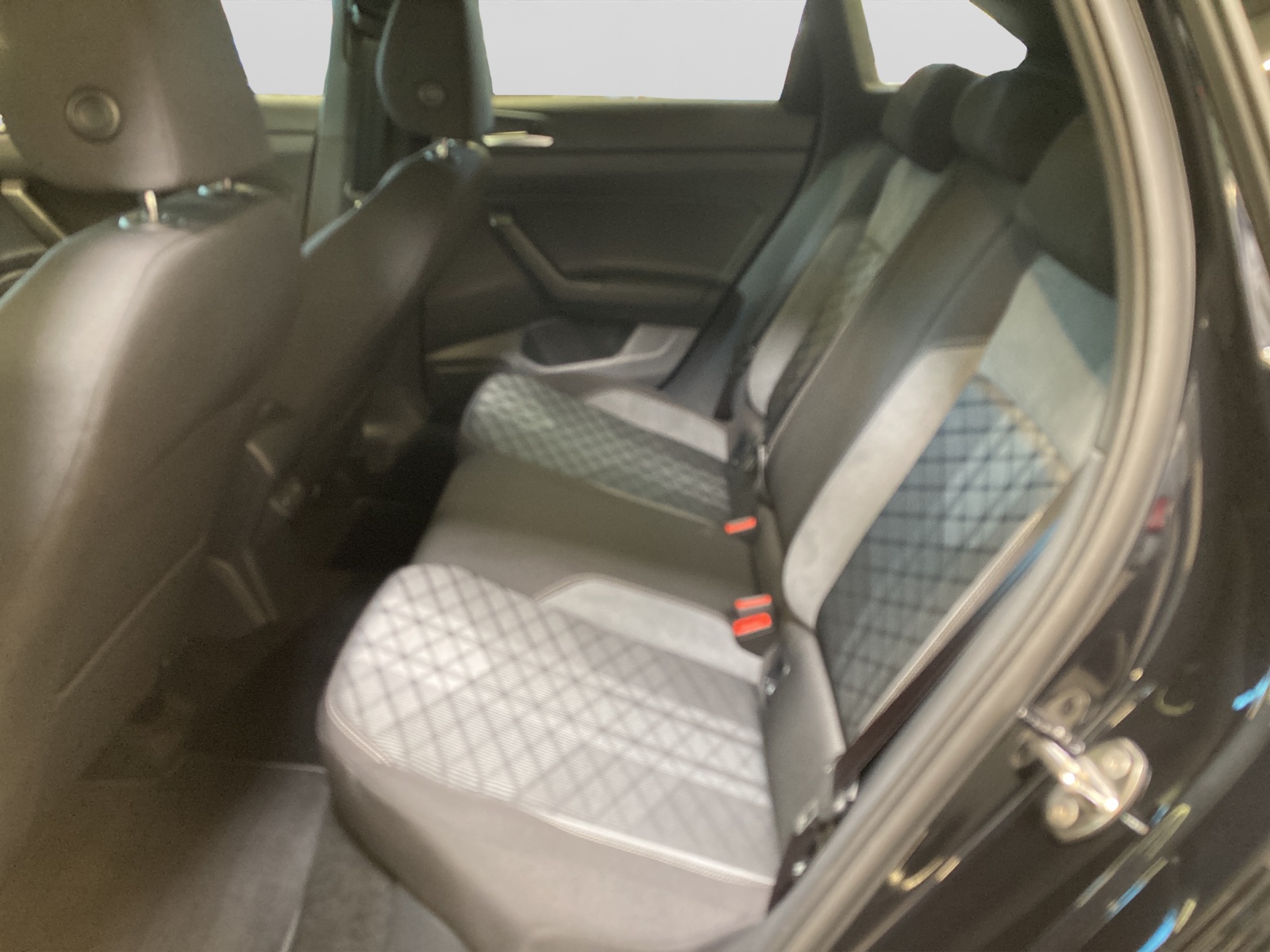 Taigo TSI DSG R-Line IQ-Light TravelAssist Navi AHK