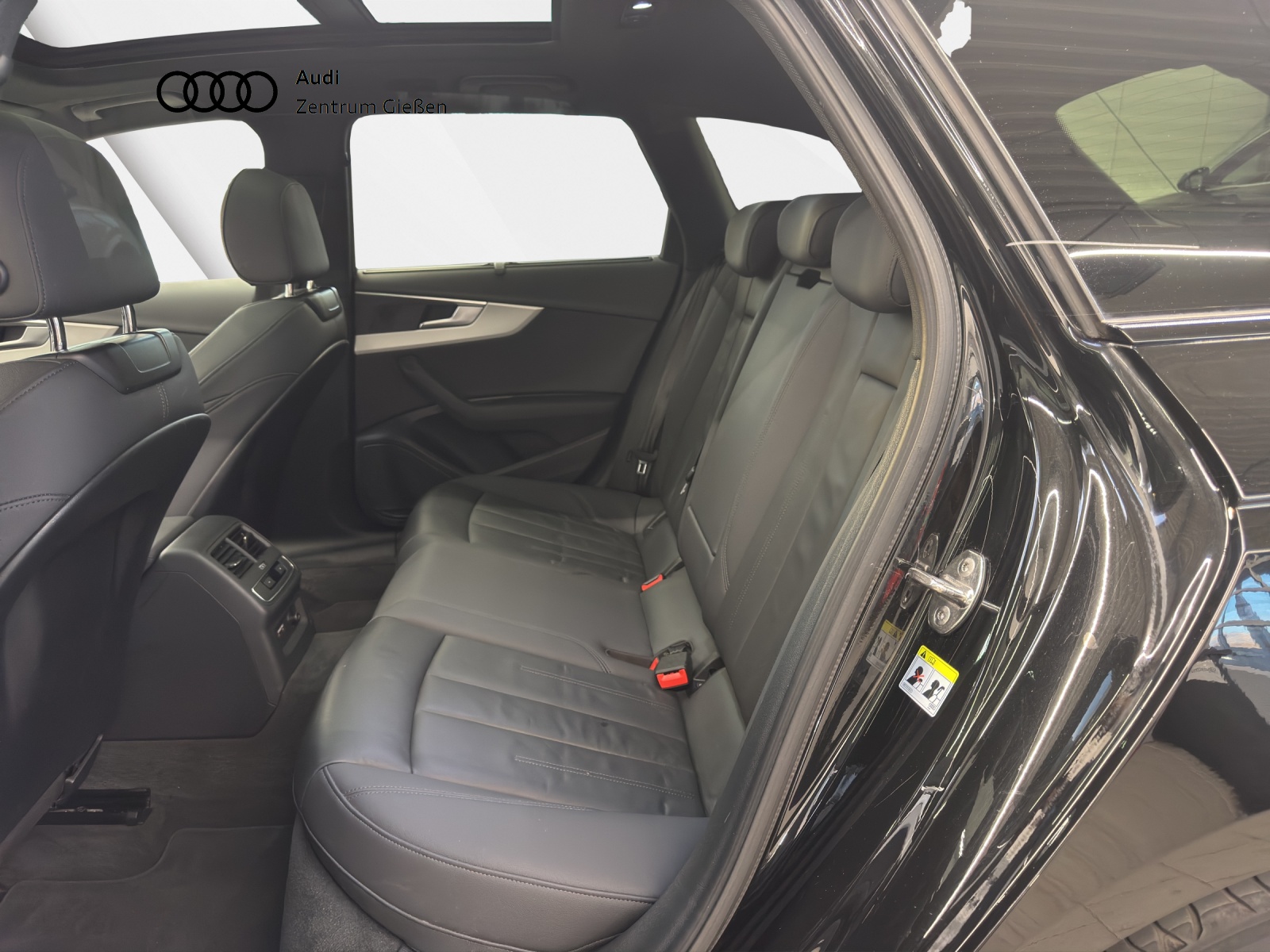 A4 Avant 40 TDI S line Black Pano Navi LED