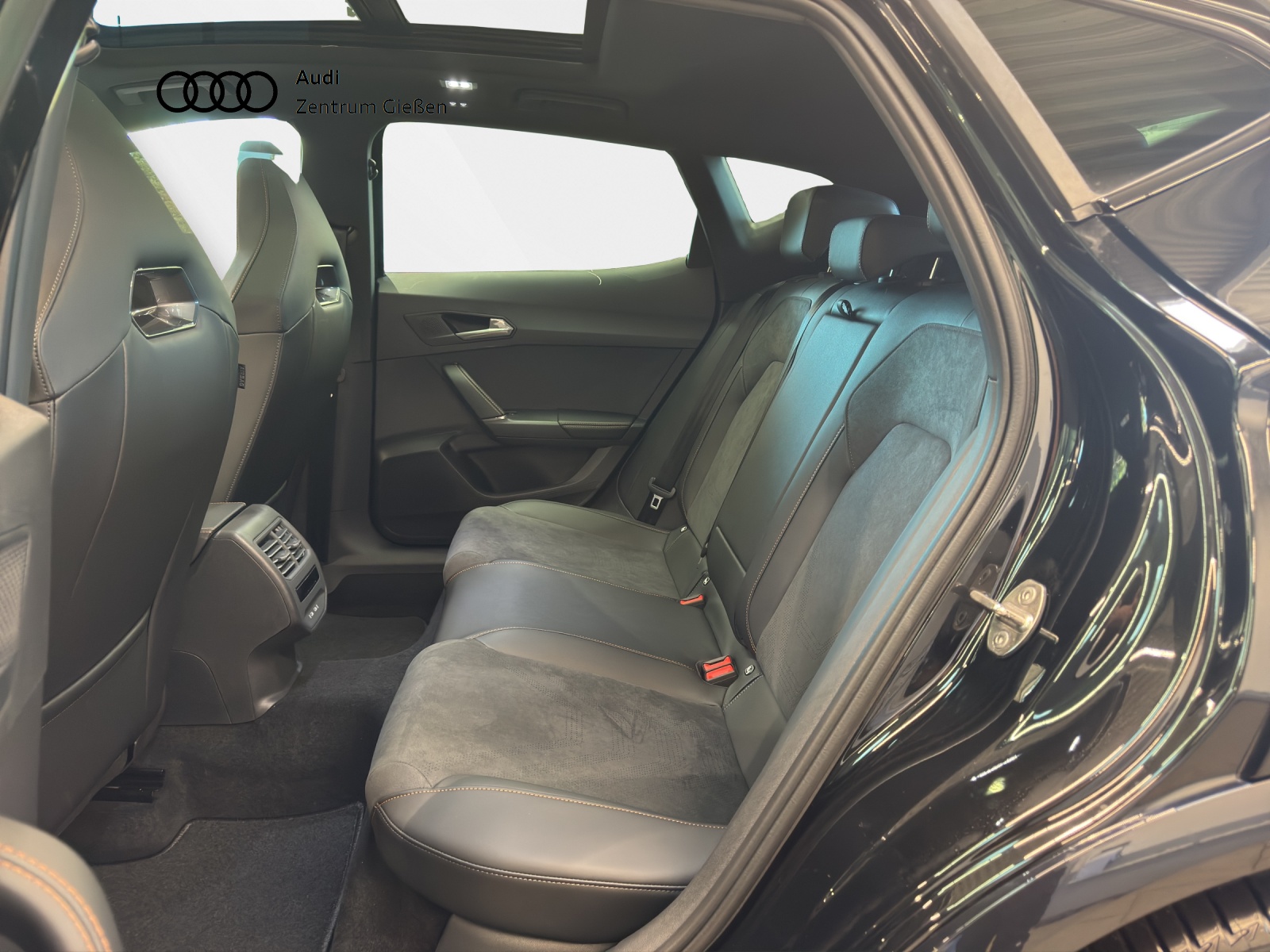 Formentor 2.0 TSI 4Drive DSG VZ PANO ACC DCC SANDSTORM