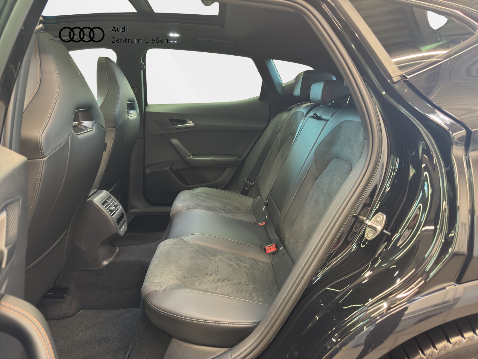 Formentor 2.0 TSI 4Drive DSG VZ PANO ACC DCC SANDSTORM