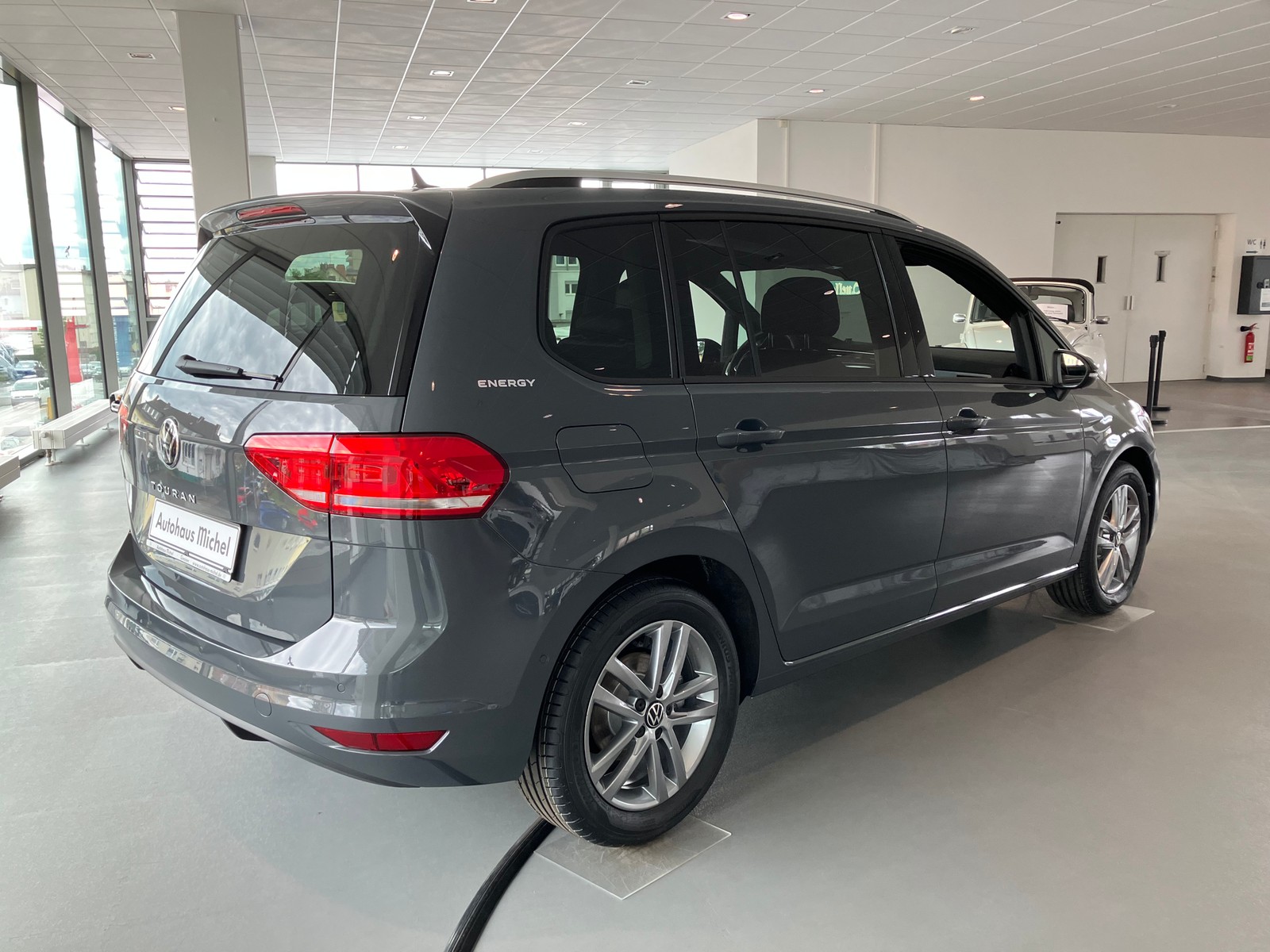 Touran TSI DSG Comfortline 7-Si. IQ-Light Navi TravelAssist