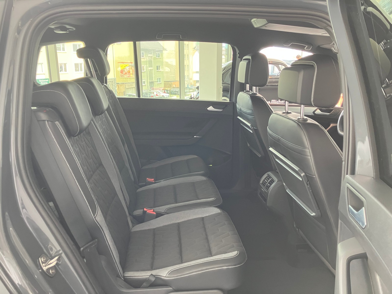 Touran TSI DSG Comfortline 7-Si. IQ-Light Navi TravelAssist
