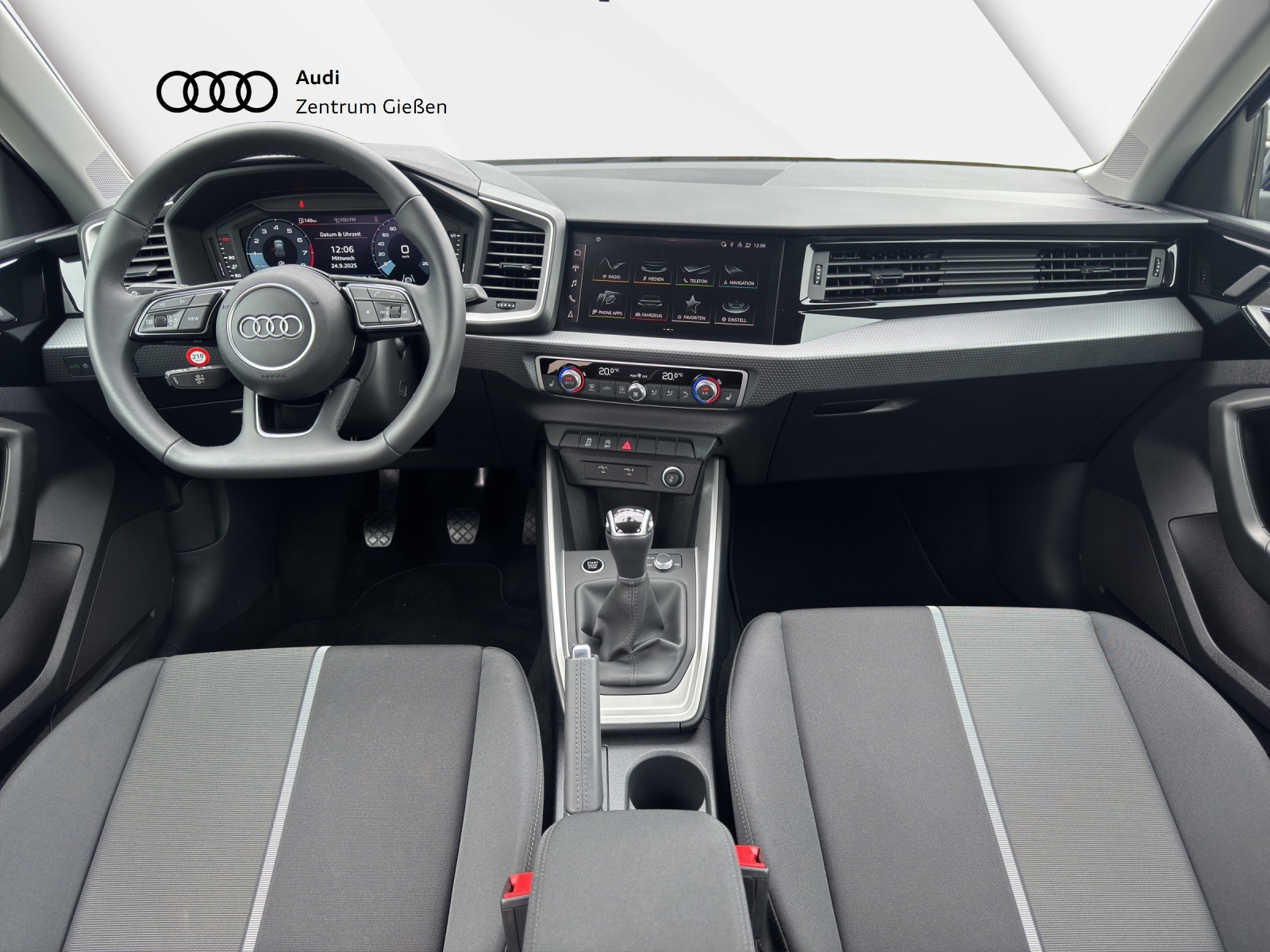 A1 Sportback 25 TFSI advanced smartphone interface